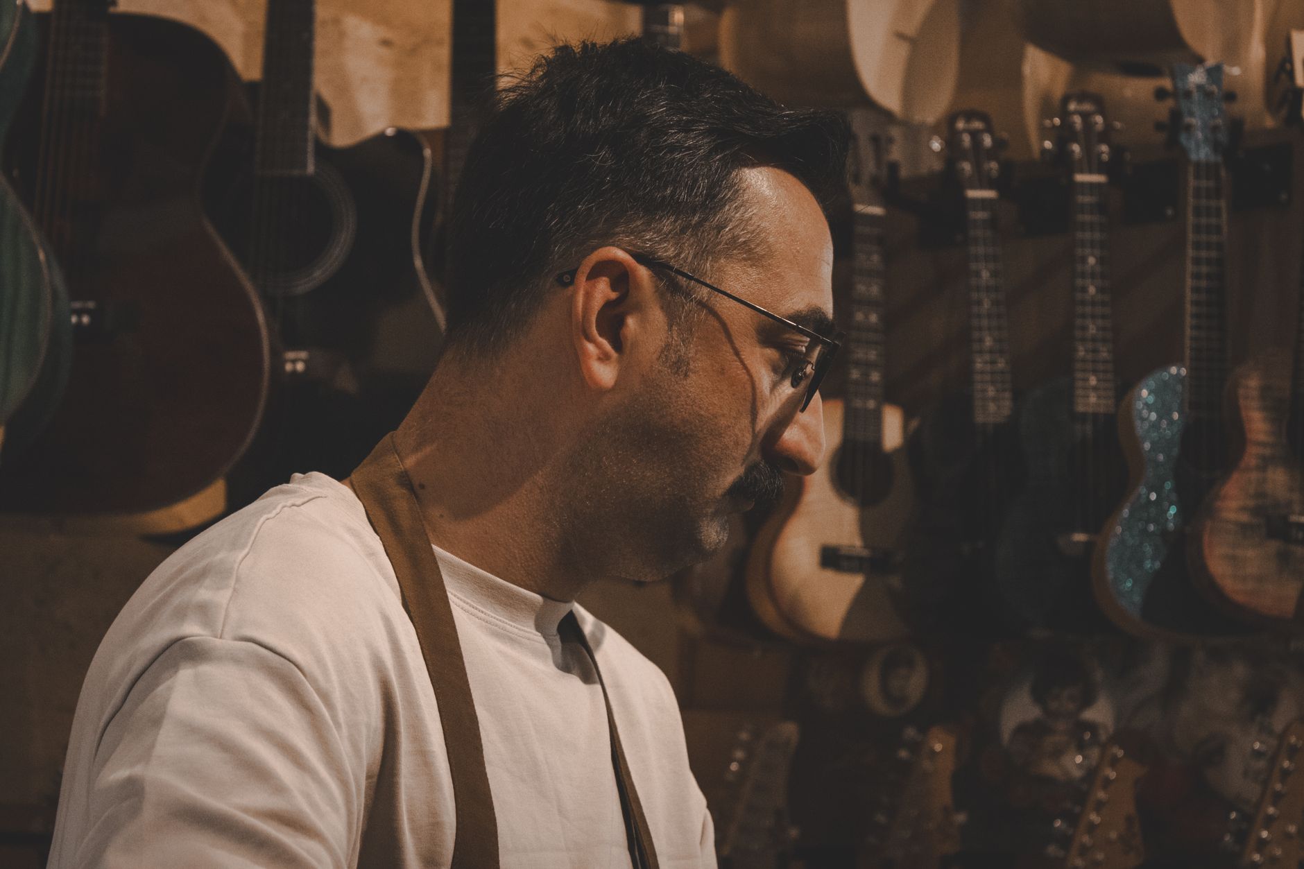 luthier workshop guitar (Photo: Gizem toprak / Pexels)