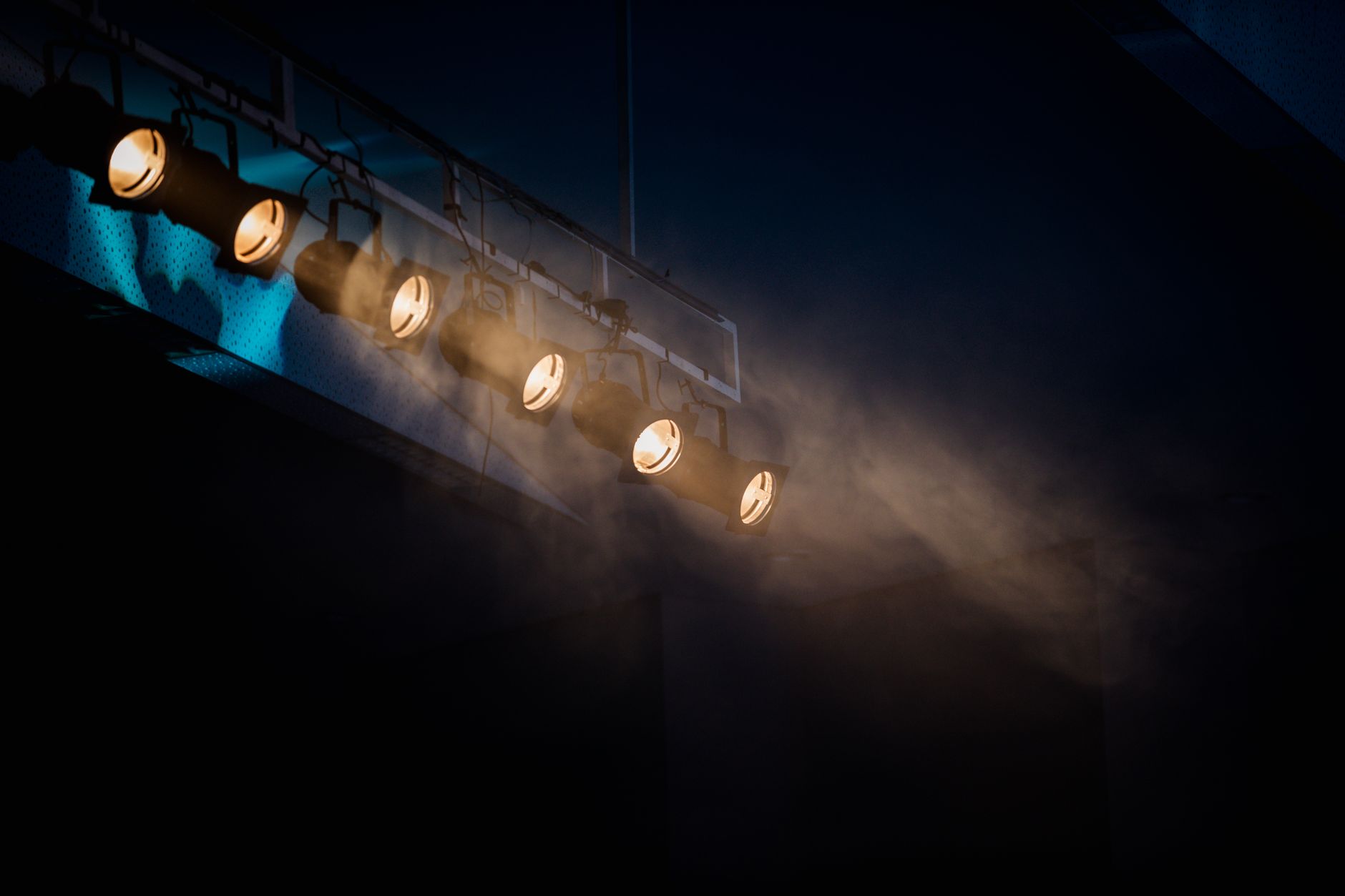 audition stage spotlight (Photo: Filipe Braggio / Pexels)