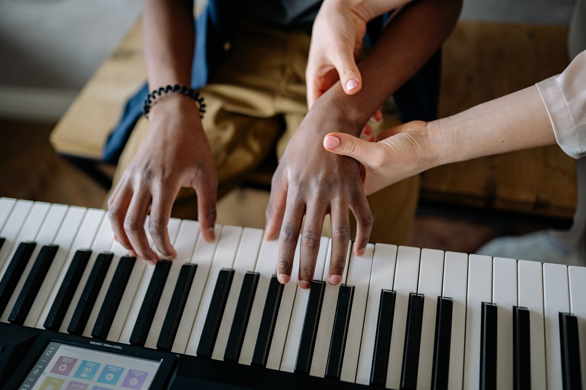 piano keyboard hands (Photo: Yan Krukau / Pexels)
