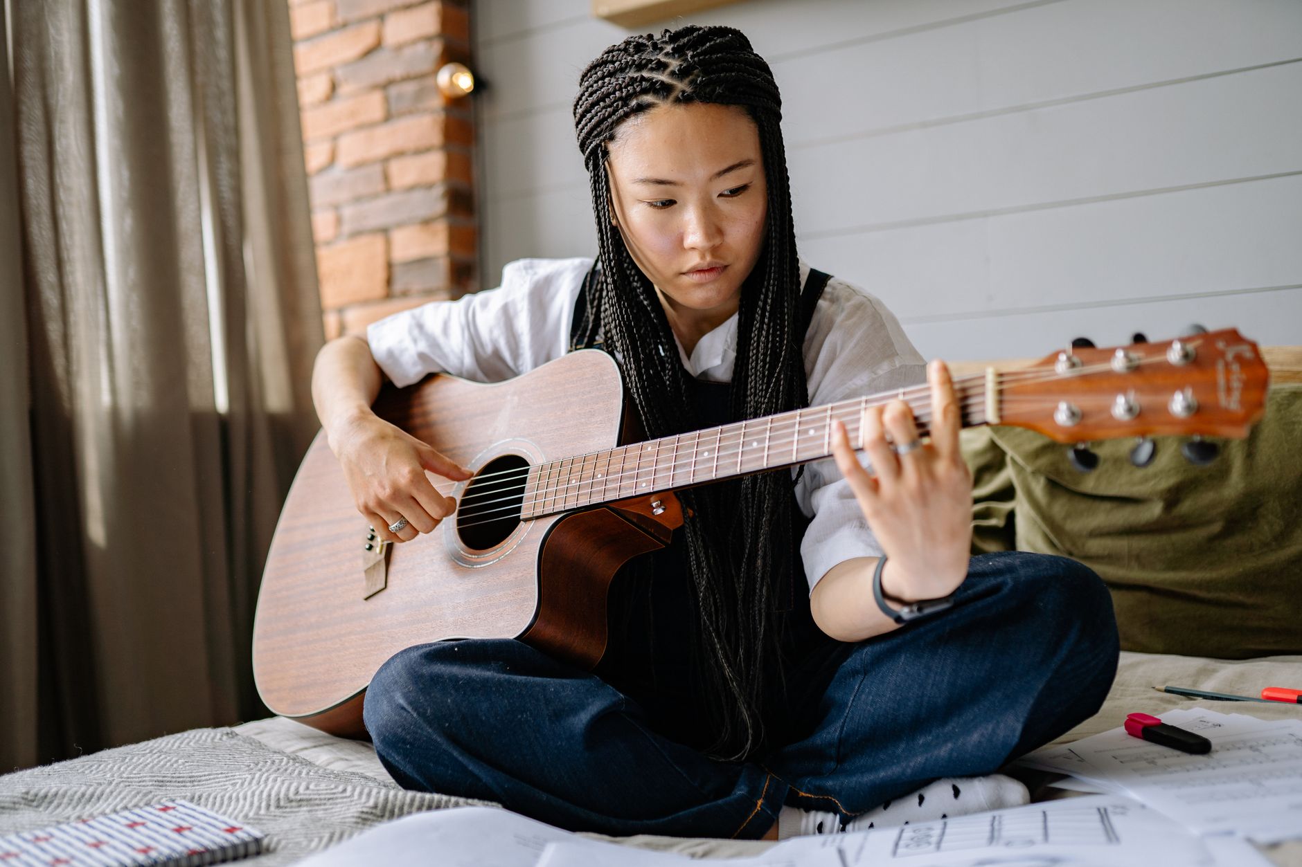 musician home practice (Photo: Yan Krukau / Pexels)