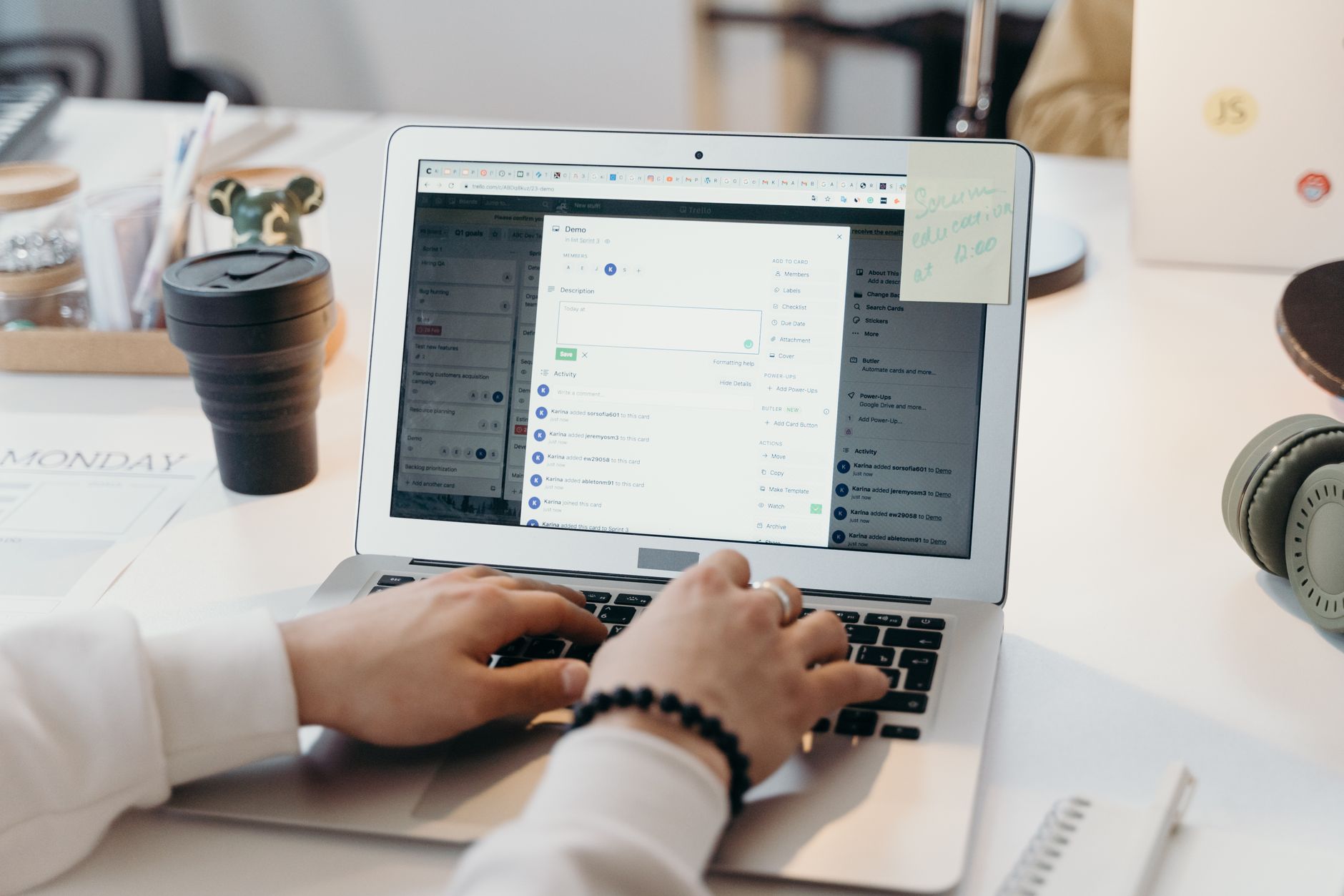 laptop email musician demo (Photo: cottonbro studio / Pexels)