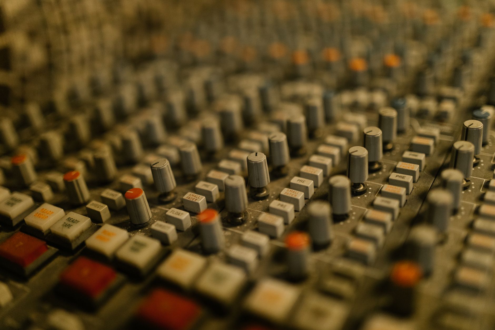 plugin interface knobs (Photo: RDNE Stock project / Pexels)