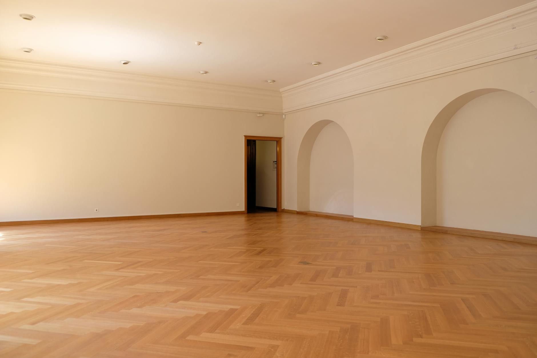 empty room studio space (Photo: Daniel Tanque / Pexels)