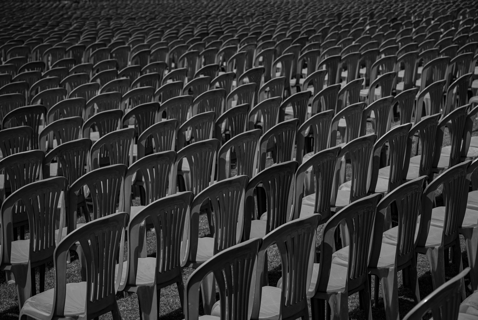 empty venue chairs concert (Photo: Faizi Ali / Pexels)