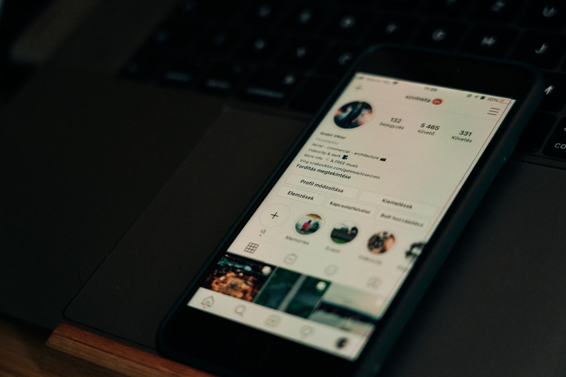 smartphone social media campaign (Photo: Szabó Viktor / Pexels)