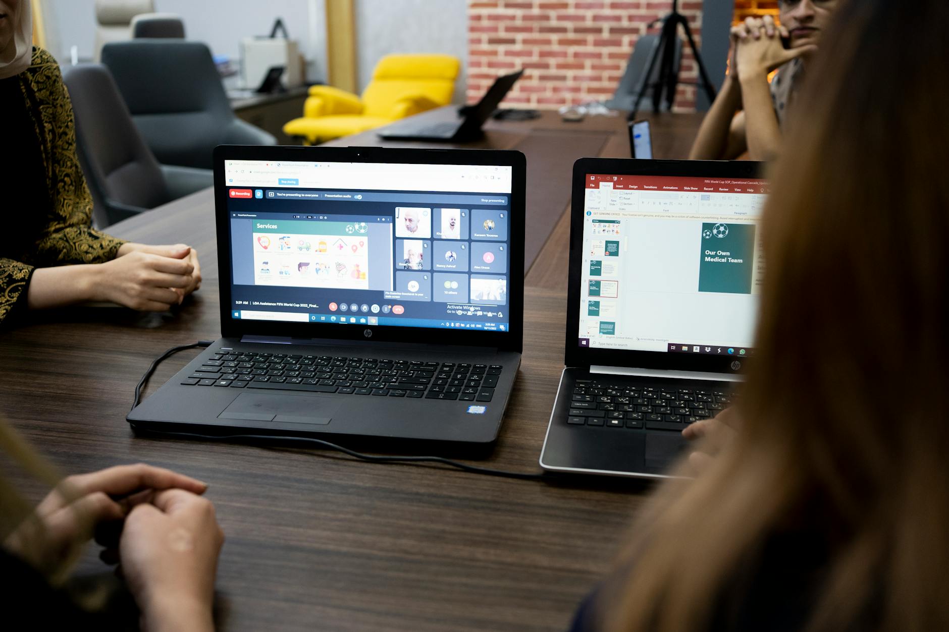 laptop crowdfunding screen (Photo: Usen Parmanov / Pexels)