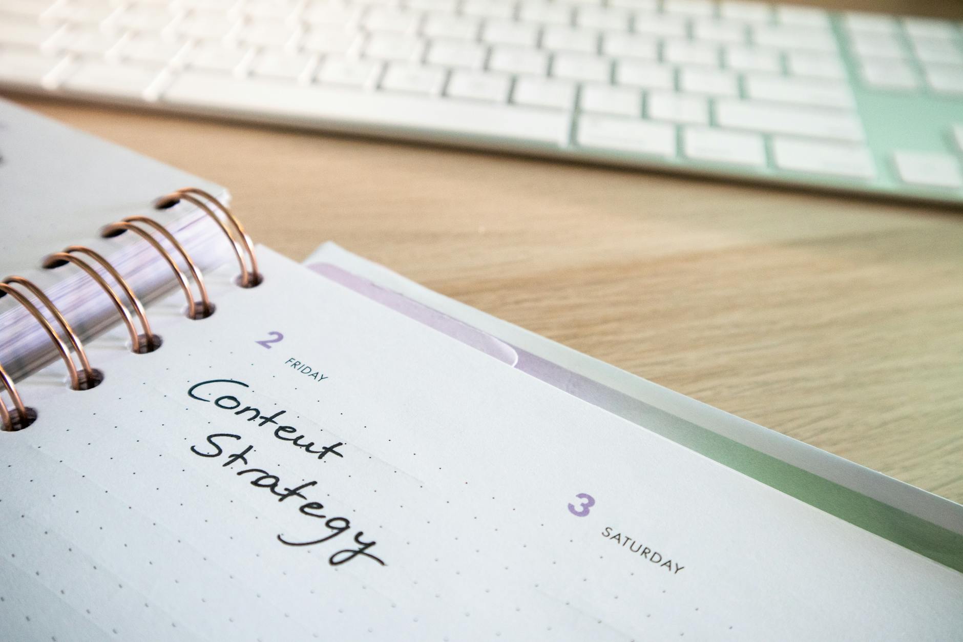 musician notebook content planning (Photo: Walls.io / Pexels)