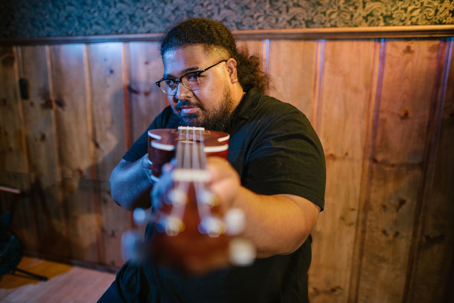 musician portrait artistic warm (Photo: RDNE Stock project / Pexels)