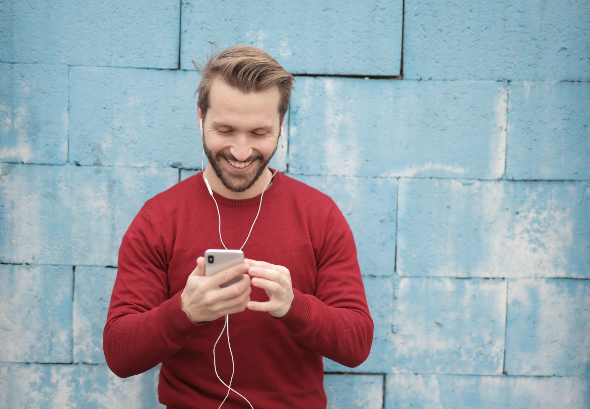 smartphone playlist music (Photo: Andrea Piacquadio / Pexels)