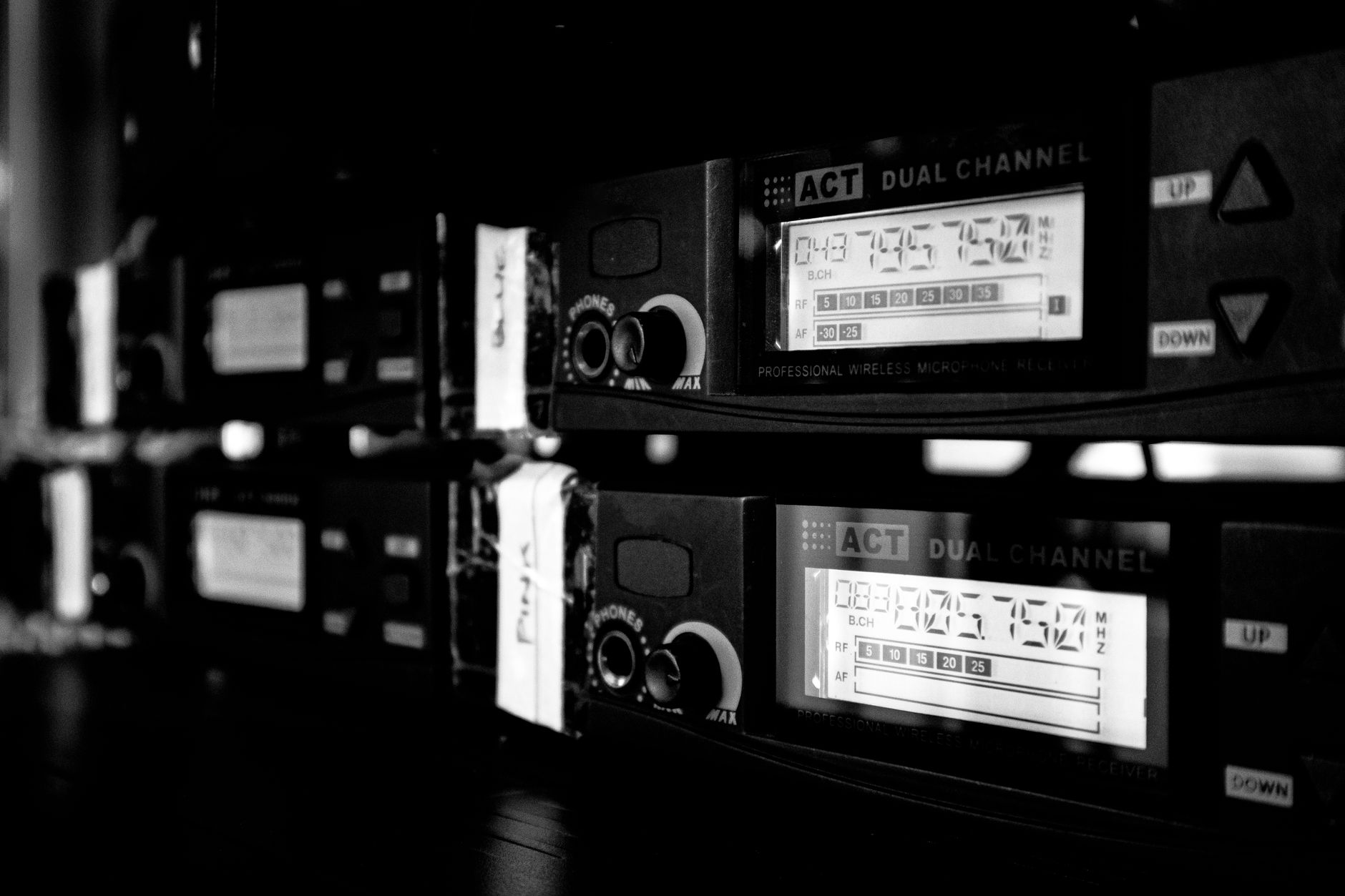 audio waveform stereo (Photo: Nothing Ahead / Pexels)
