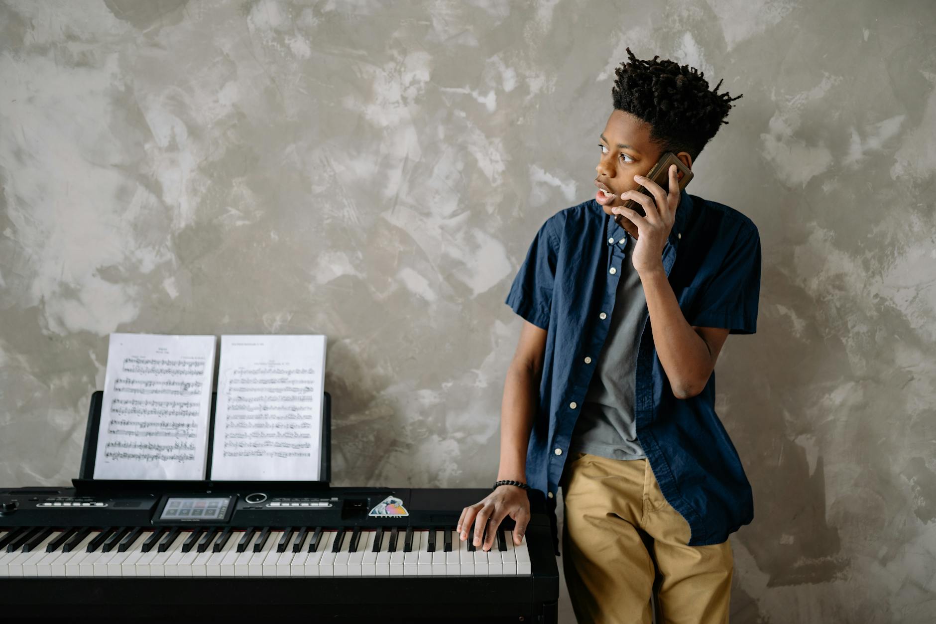 musician smartphone daily life (Photo: Yan Krukau / Pexels)