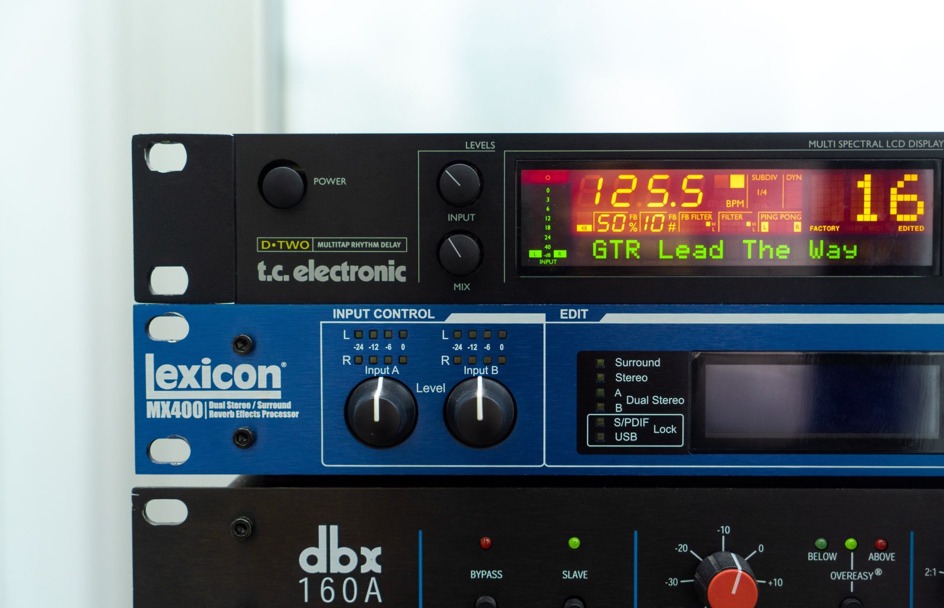 studio rack equipment preamp (Photo: Alena Sharkova / Pexels)
