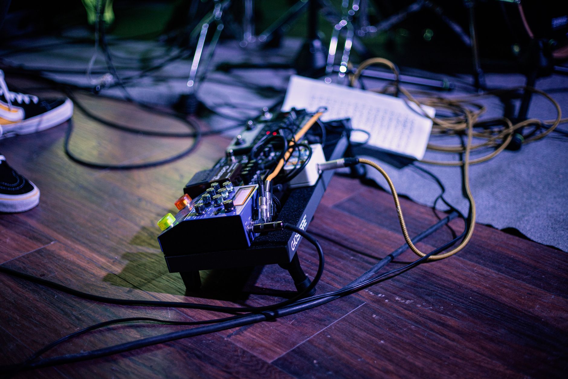 pedalboard guitar setup (Photo: QVEVRI  TBILISI / Pexels)