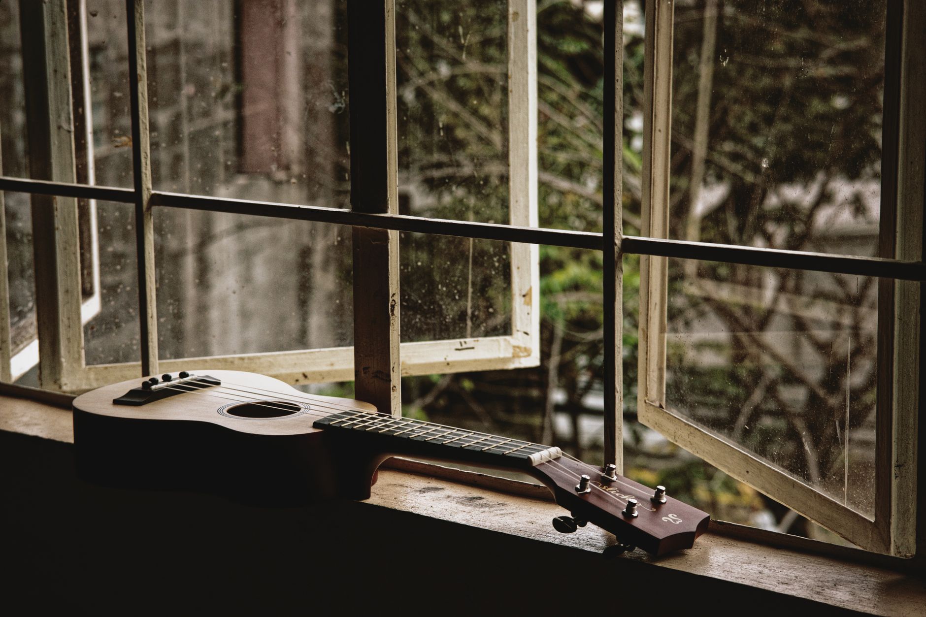 instrument damage humidity (Photo: Nothing Ahead / Pexels)