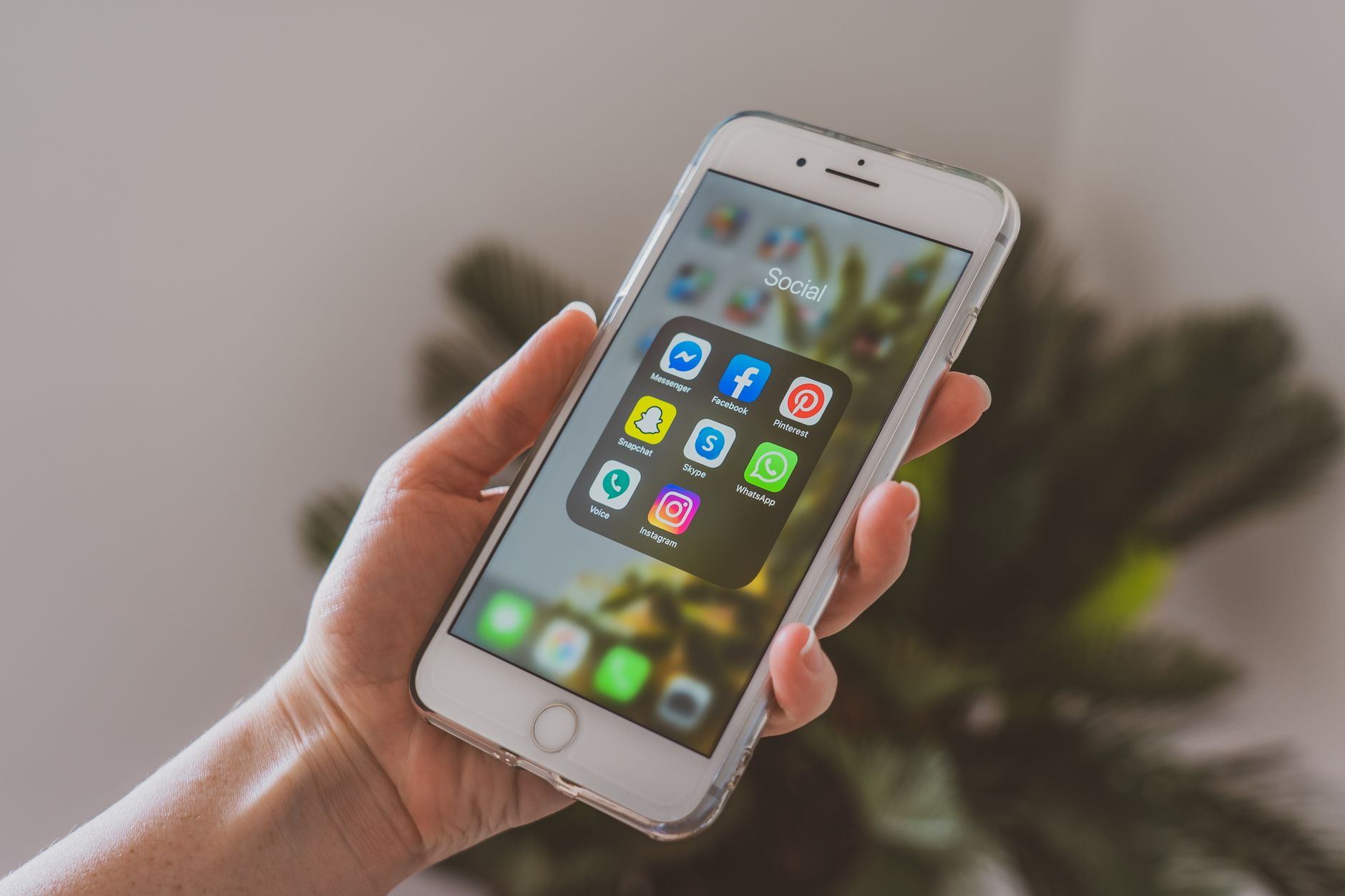 social media smartphone promo (Photo: Castorly Stock / Pexels)