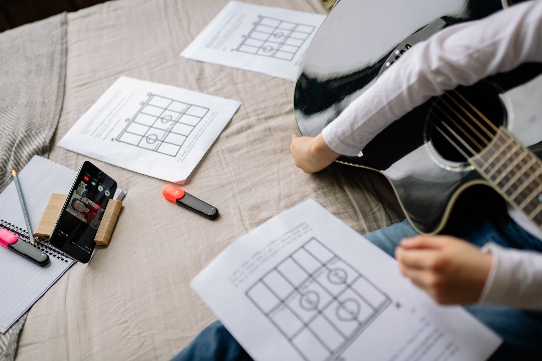 musician planning notebook (Photo: Yan Krukau / Pexels)