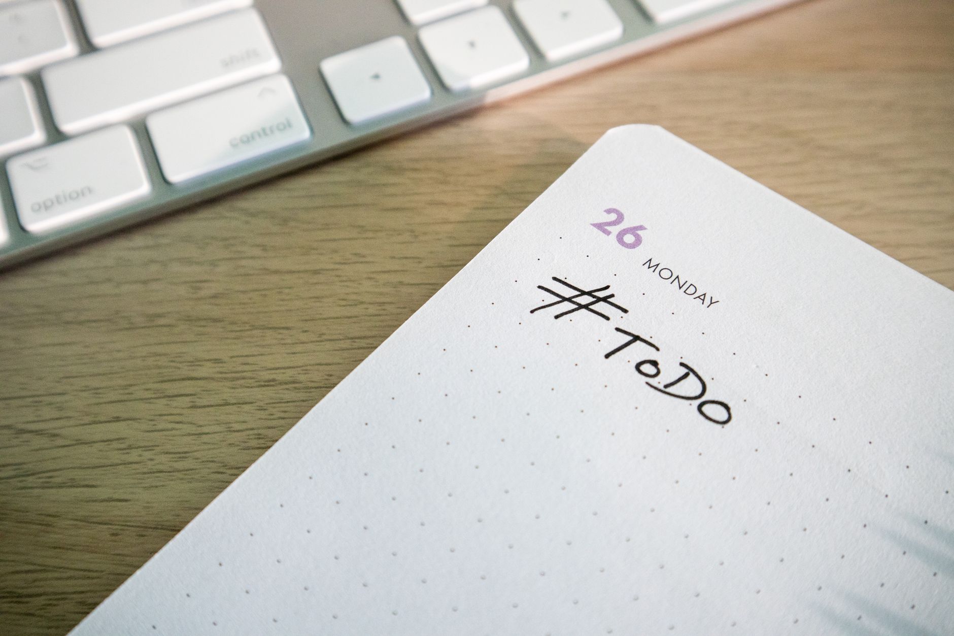 musician notebook priority list (Photo: Walls.io / Pexels)