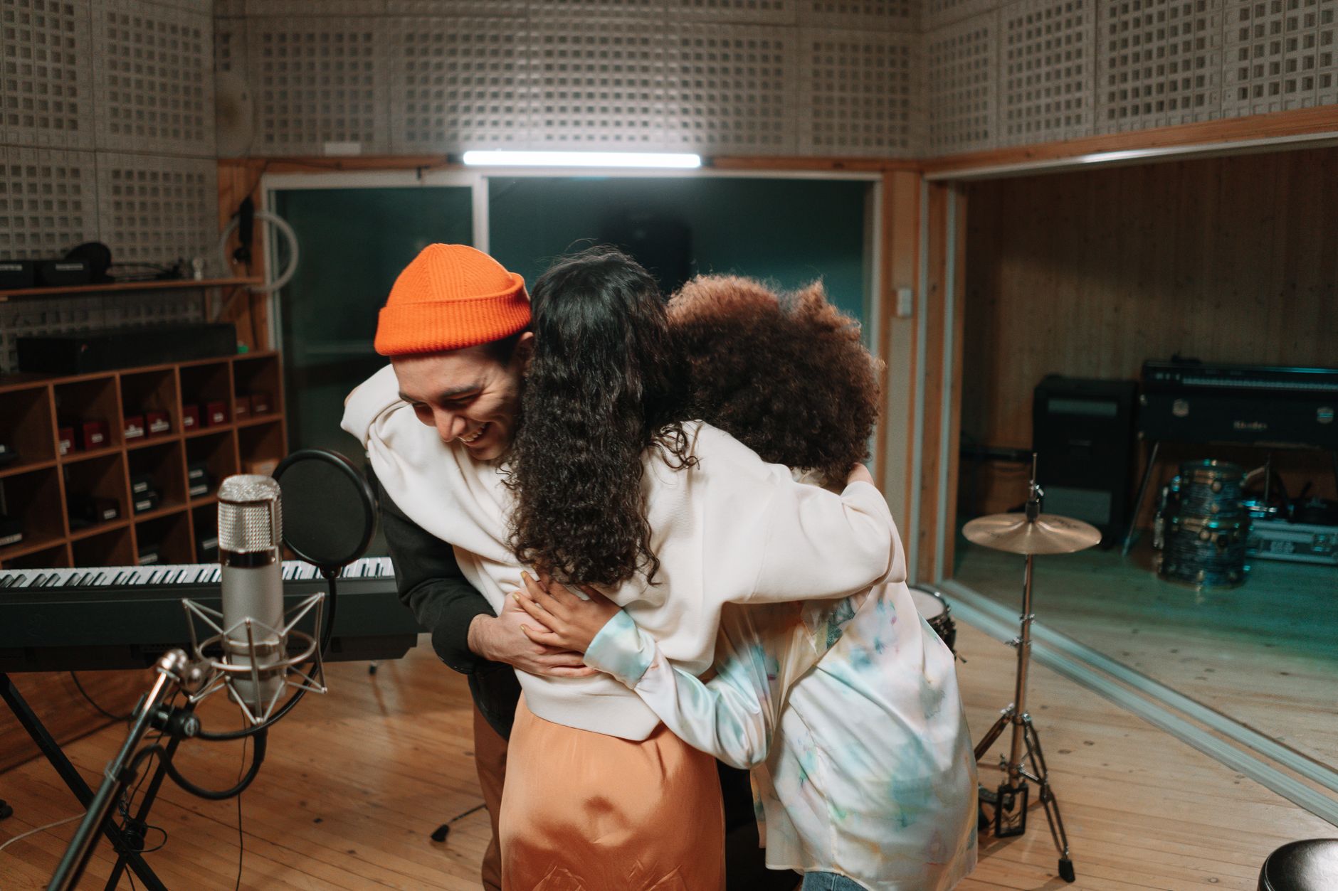 musician supporters community warm (Photo: cottonbro studio / Pexels)