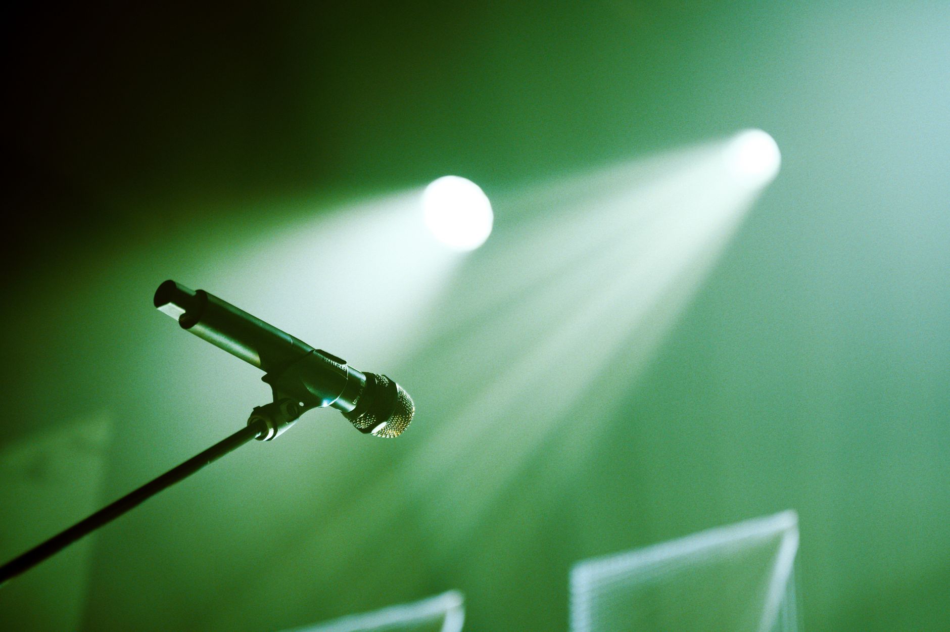 microphone live stage (Photo: Brett Sayles / Pexels)