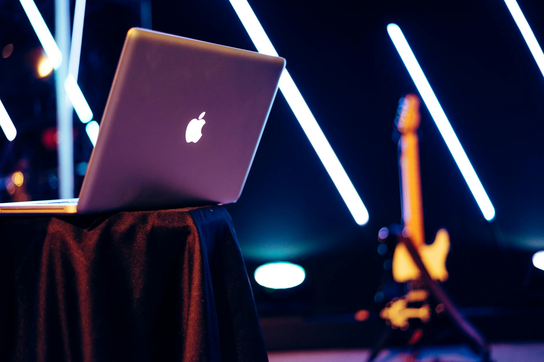 musician fans laptop invitation (Photo: Brett Sayles / Pexels)