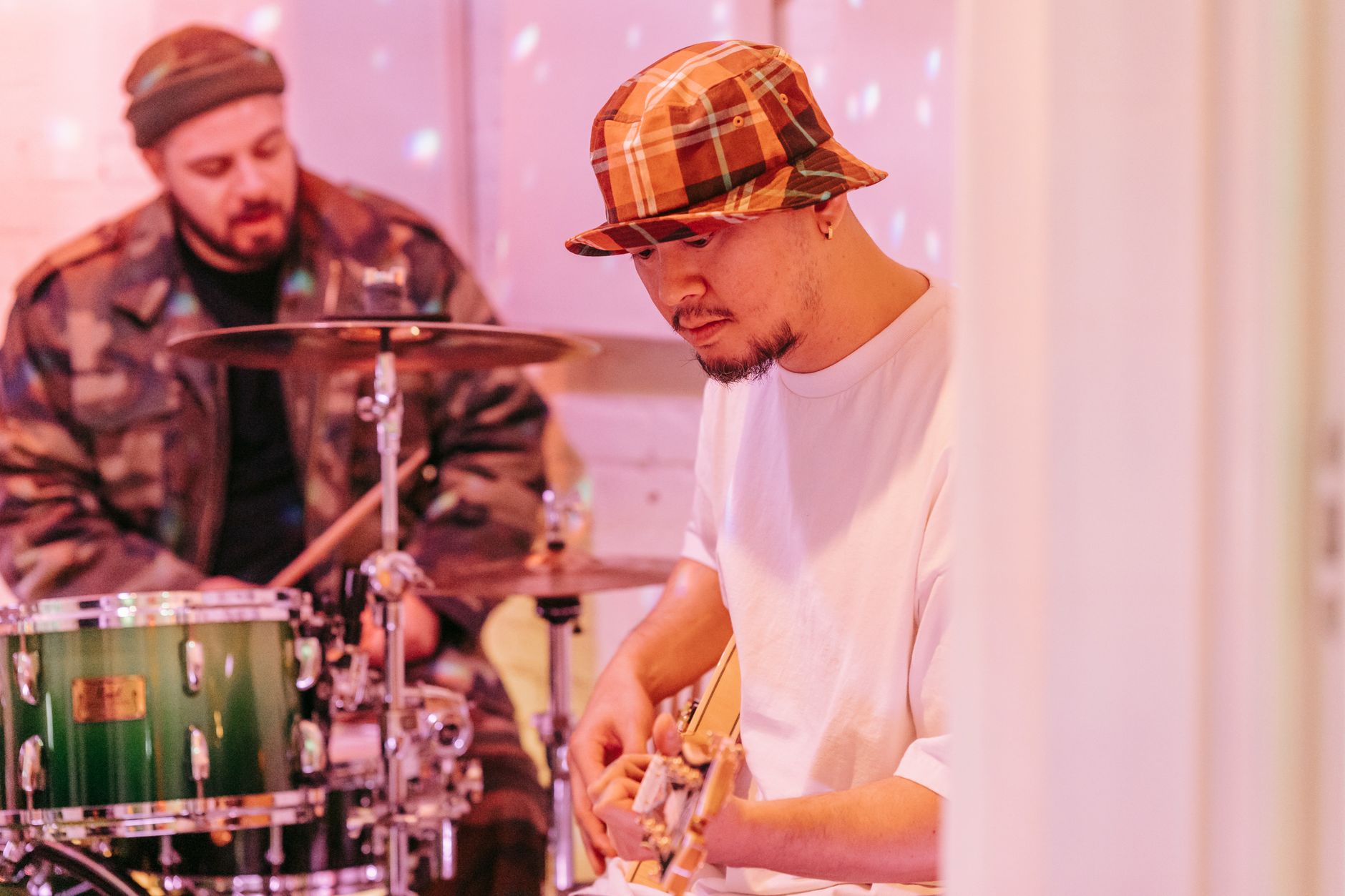 musicians collaboration warm (Photo: Anna Pou / Pexels)