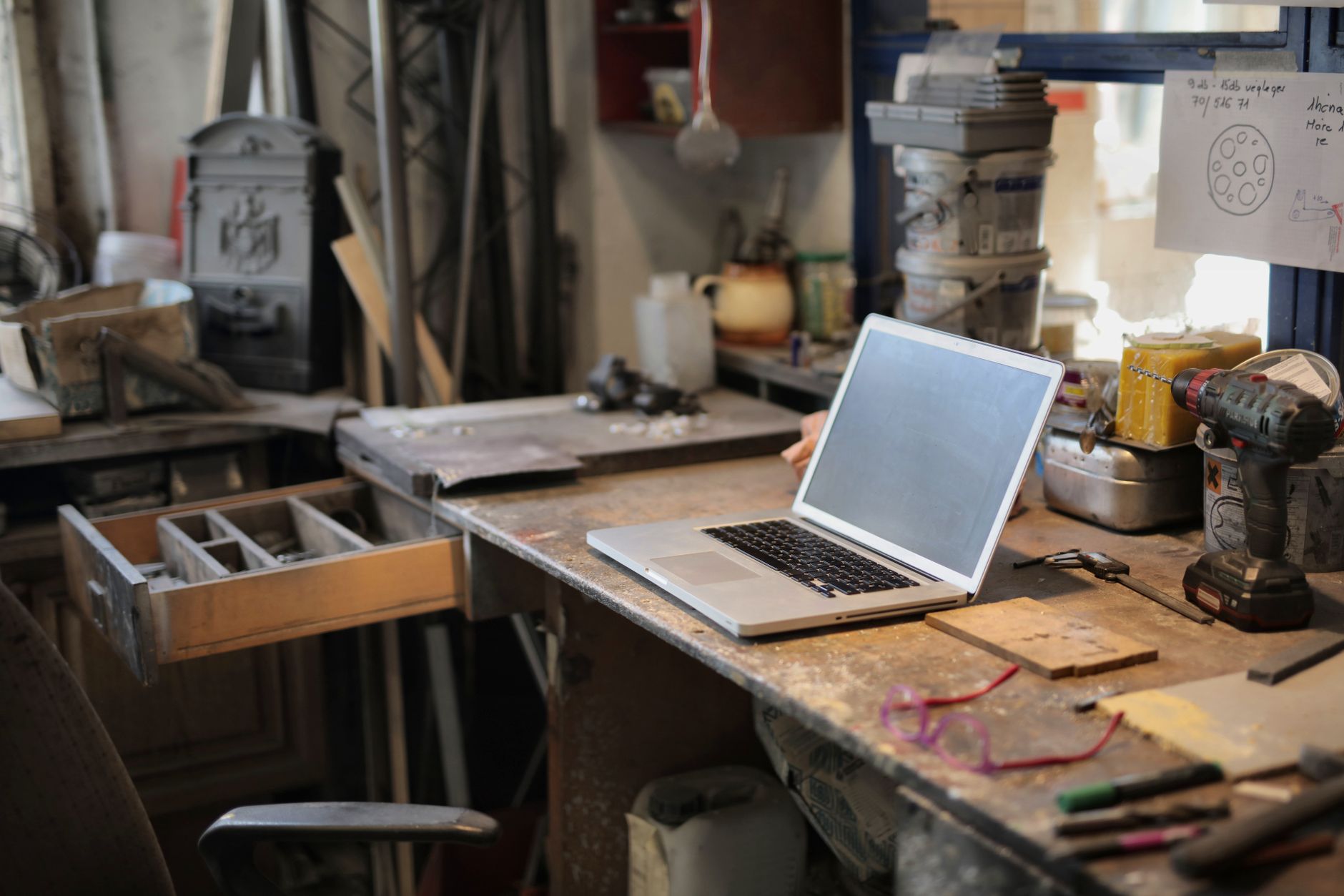 laptop services comparison (Photo: Andrea Piacquadio / Pexels)