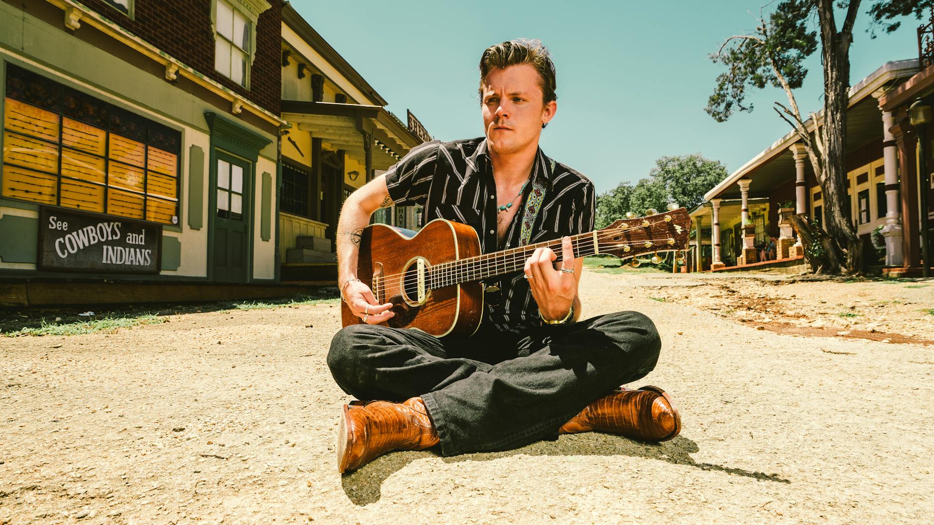 small town community music (Photo: Roy Reyna / Pexels)