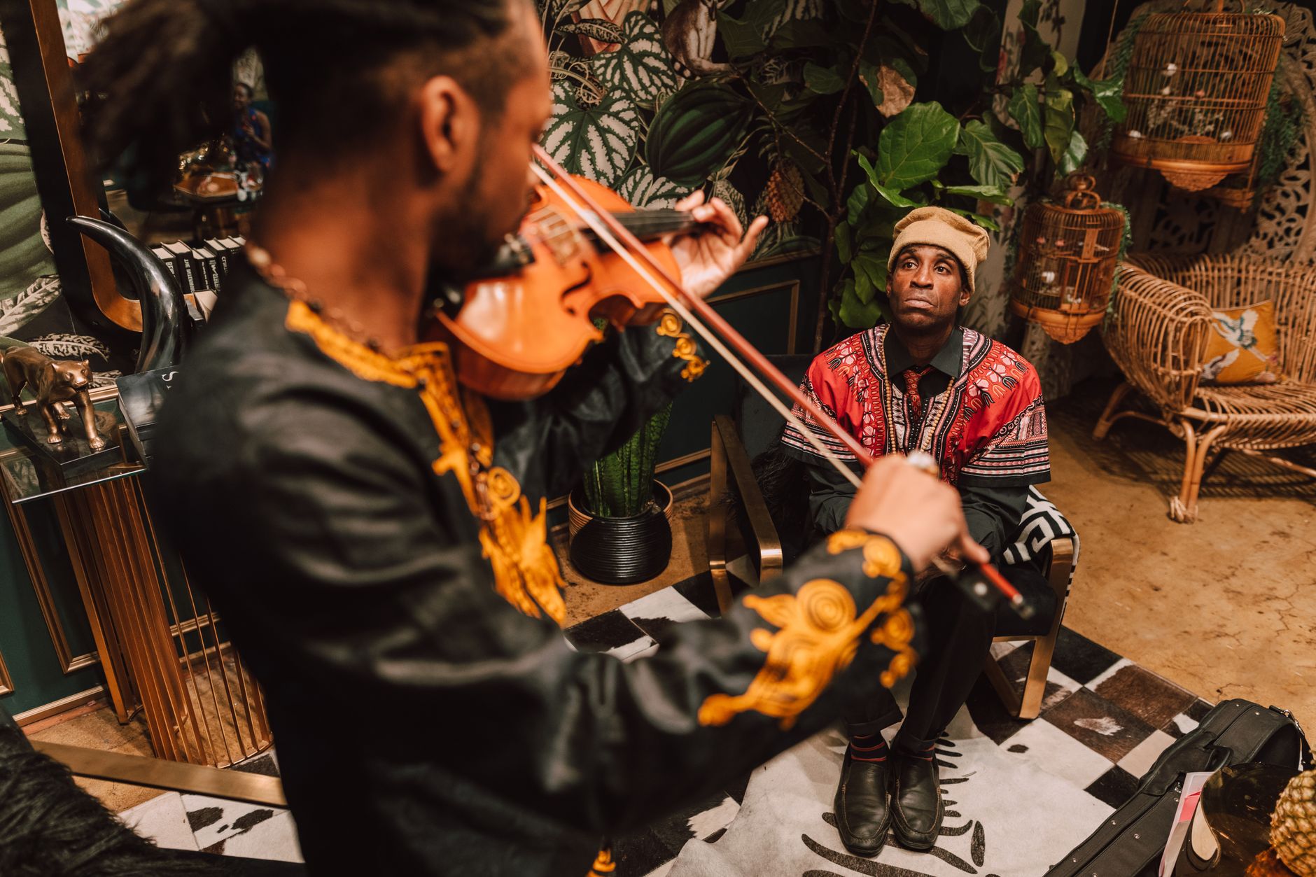 musician design warm light (Photo: RDNE Stock project / Pexels)