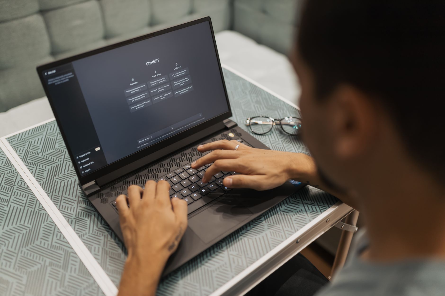 musician ai laptop (Photo: Matheus Bertelli / Pexels)
