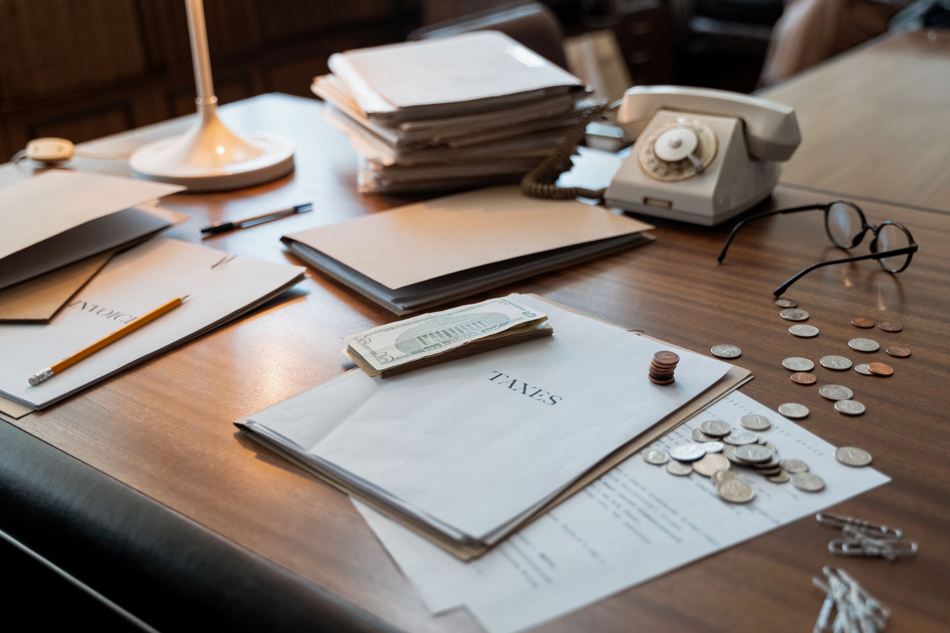 musician tax planning desk (Photo: MART PRODUCTION / Pexels)