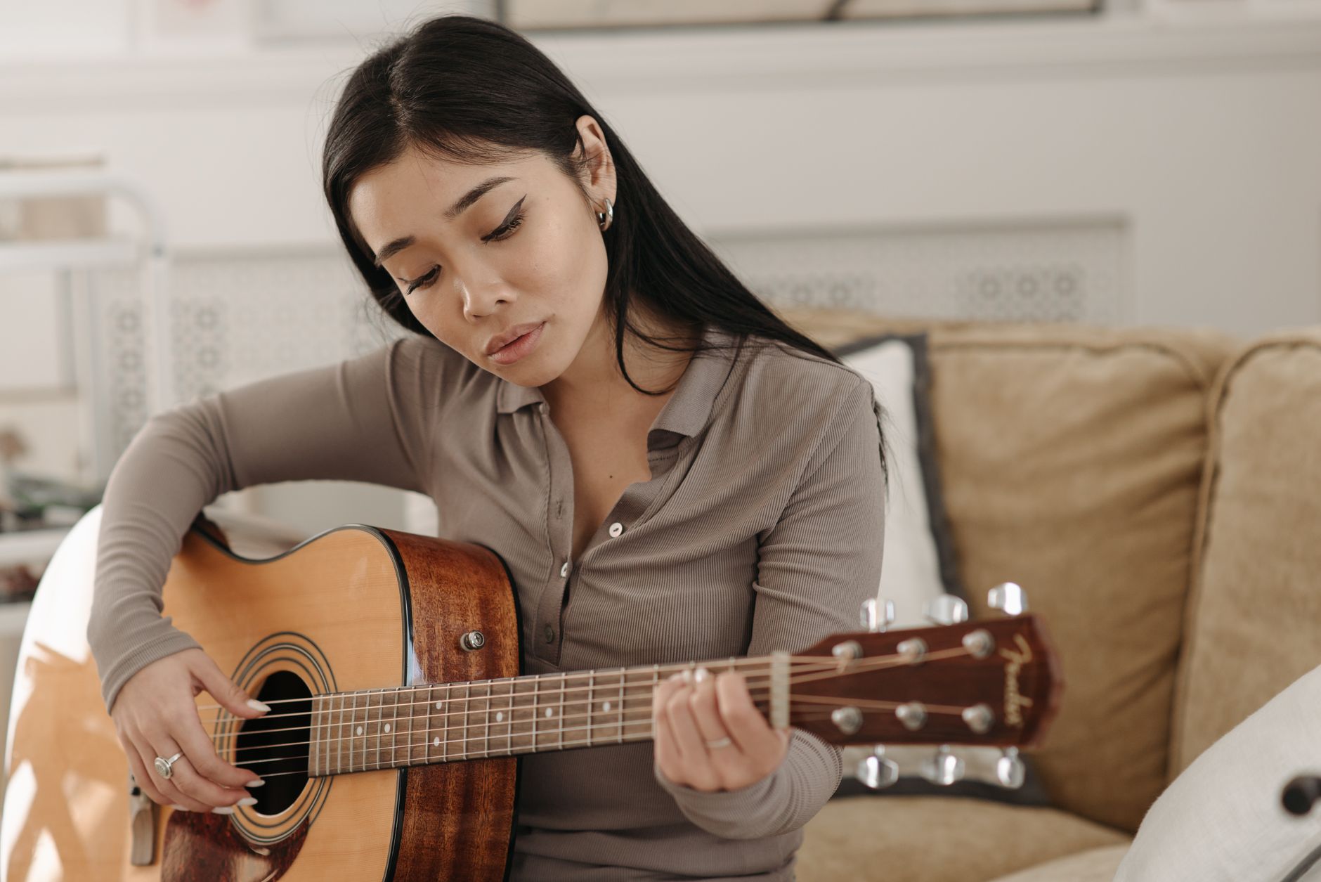 musician home warm light (Photo: Pavel Danilyuk / Pexels)