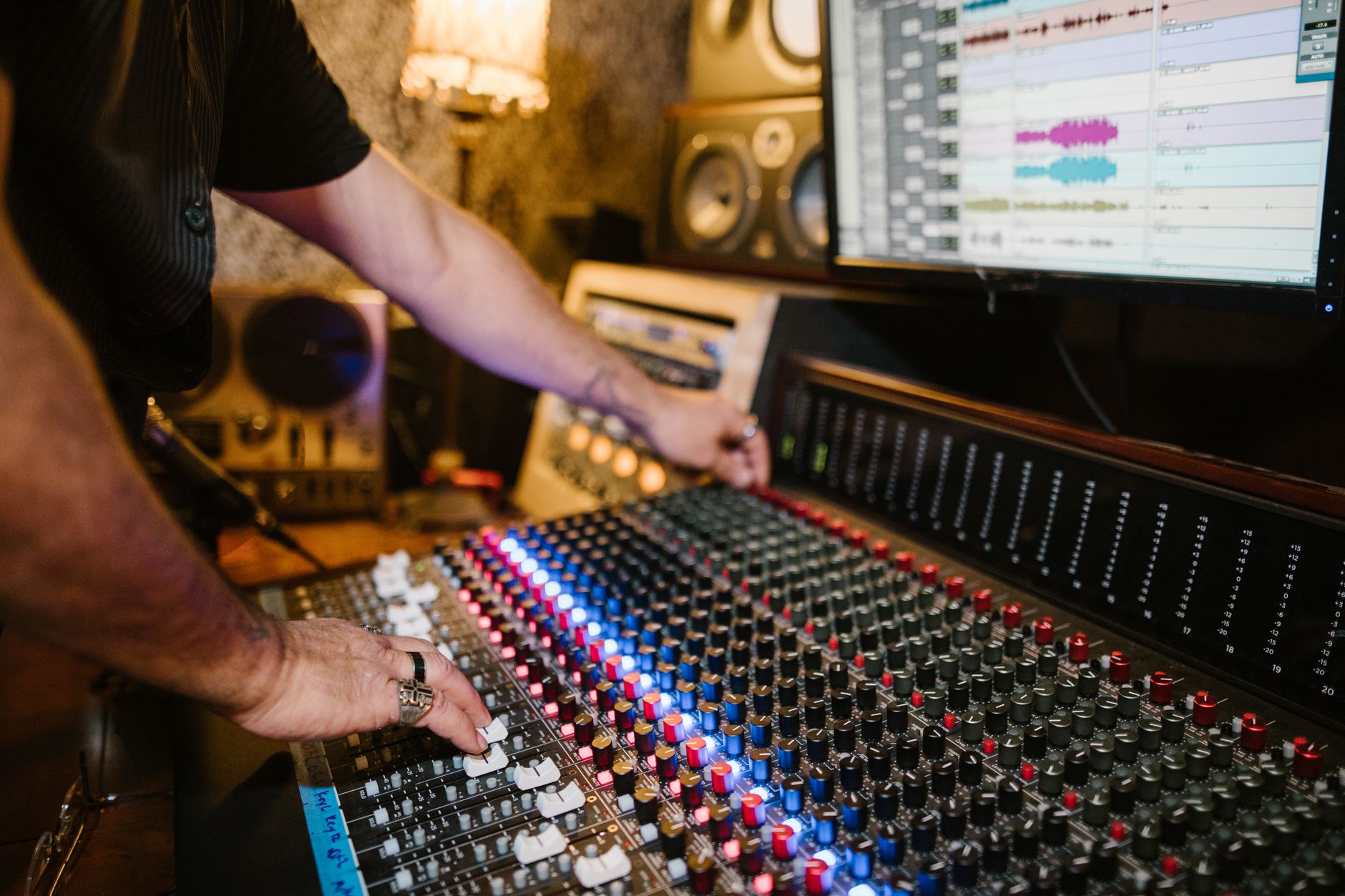 daw plugin screen (Photo: RDNE Stock project / Pexels)