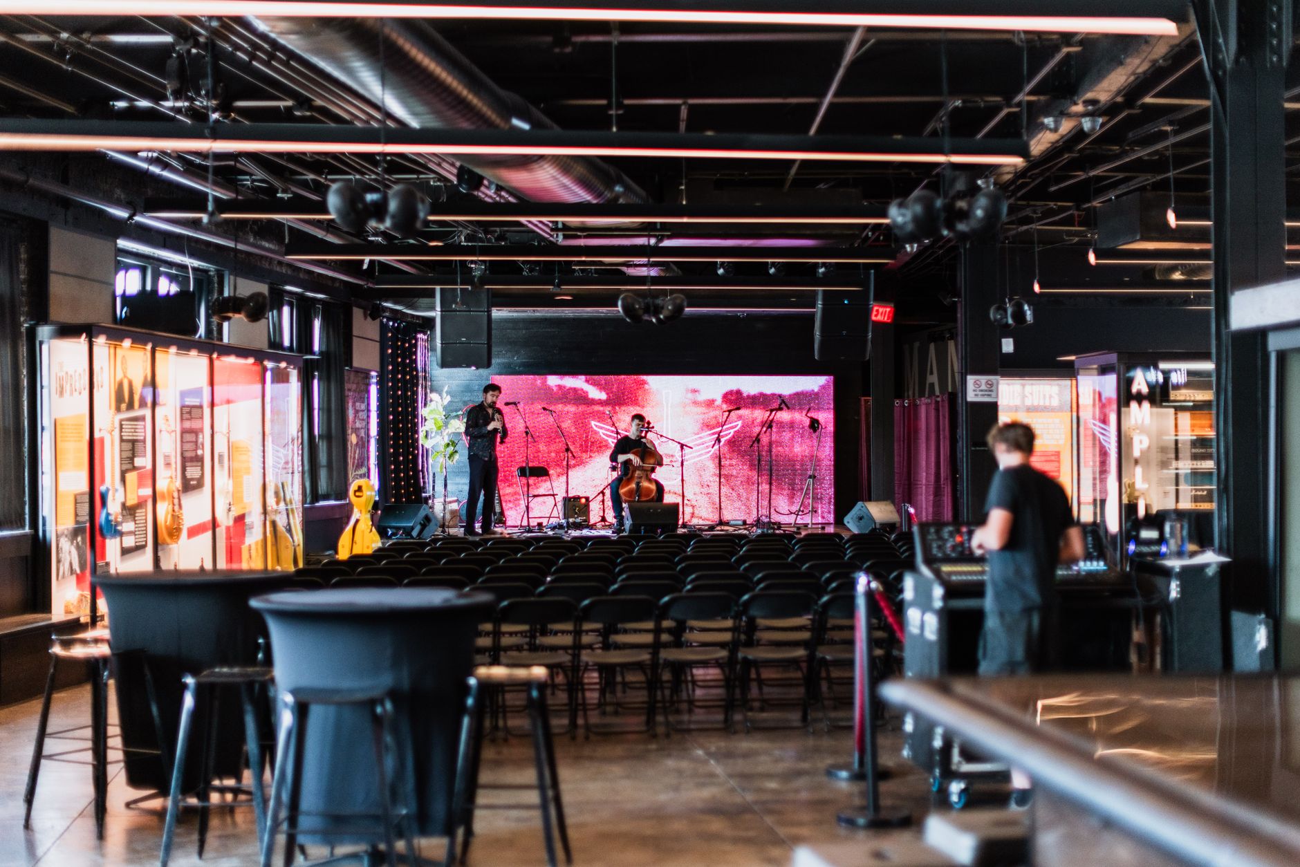 backstage room musicians (Photo: K / Pexels)