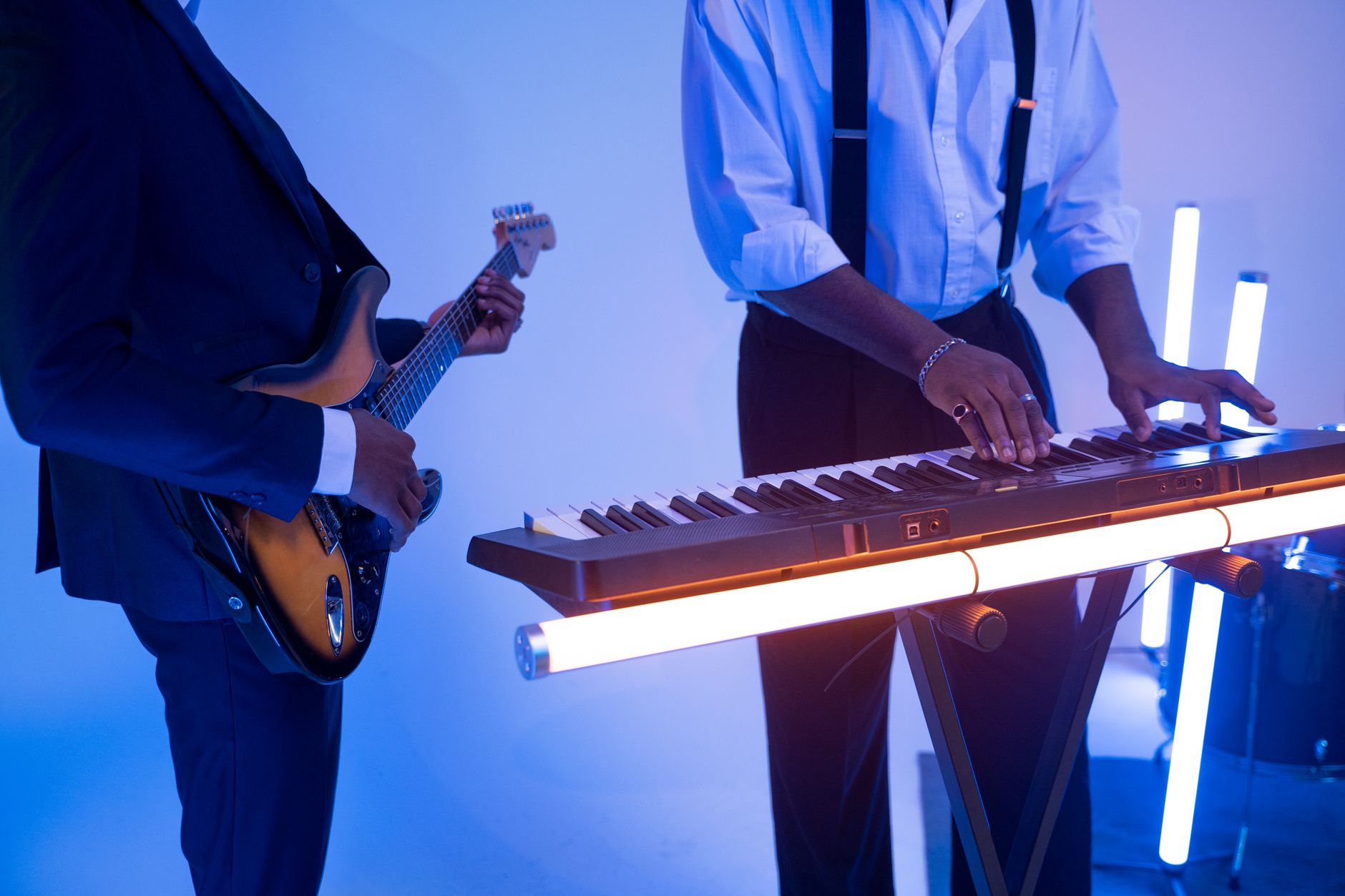 musician studio warm light (Photo: AI25.Studio  AI GENERATIVE / Pexels)