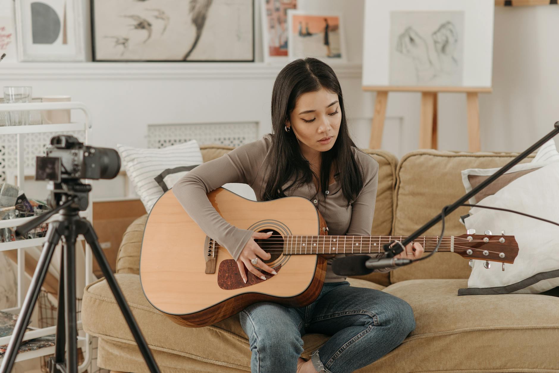 musician live streaming home studio (Photo: Pavel Danilyuk / Pexels)