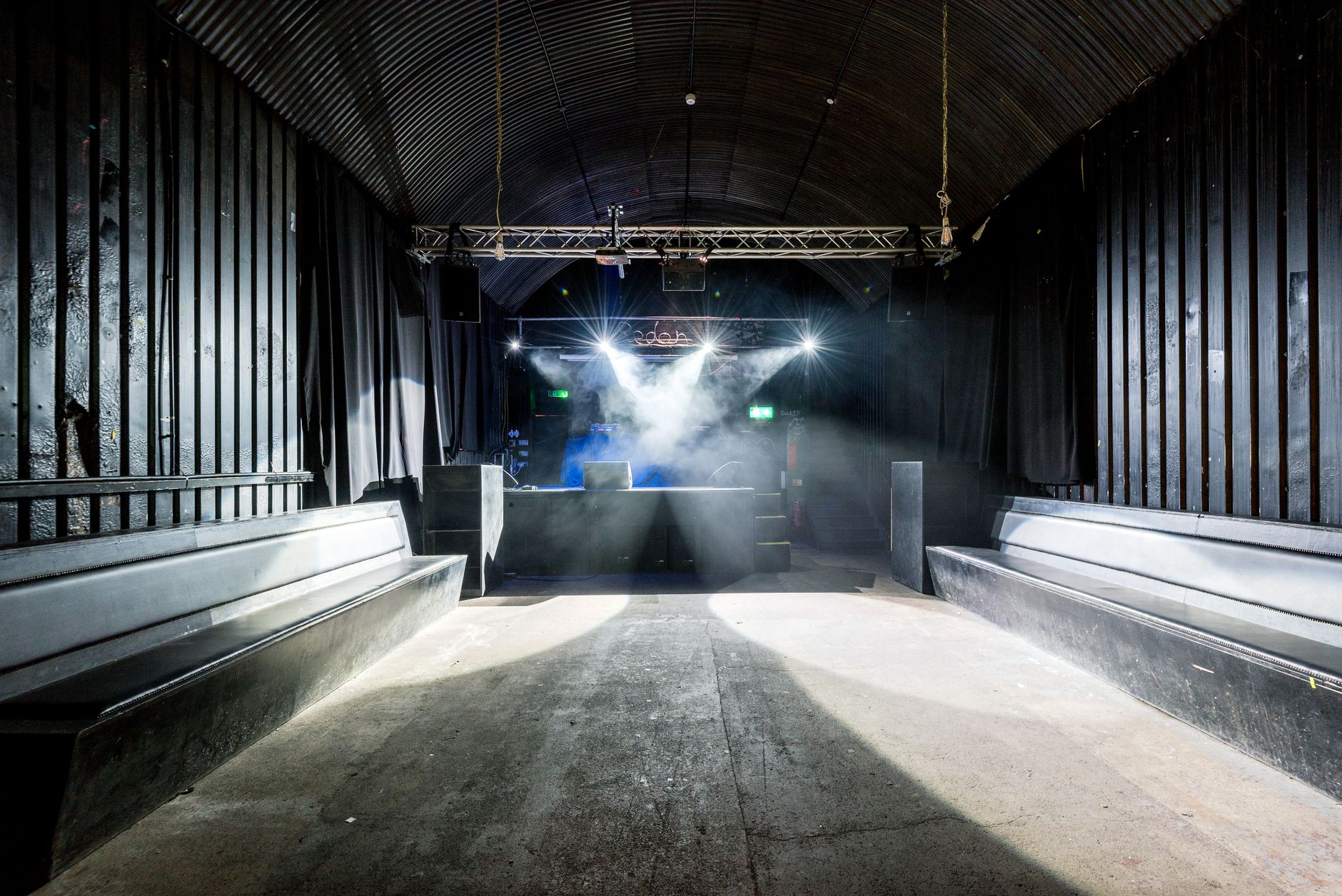 small live house empty stage (Photo: Amelia Hallsworth / Pexels)