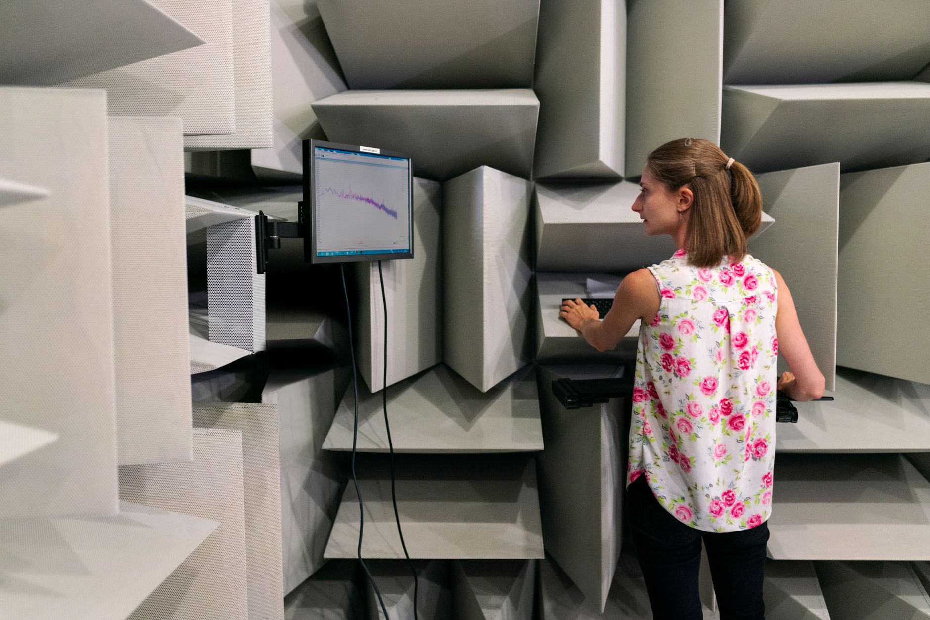 acoustic foam wall (Photo: ThisIsEngineering / Pexels)