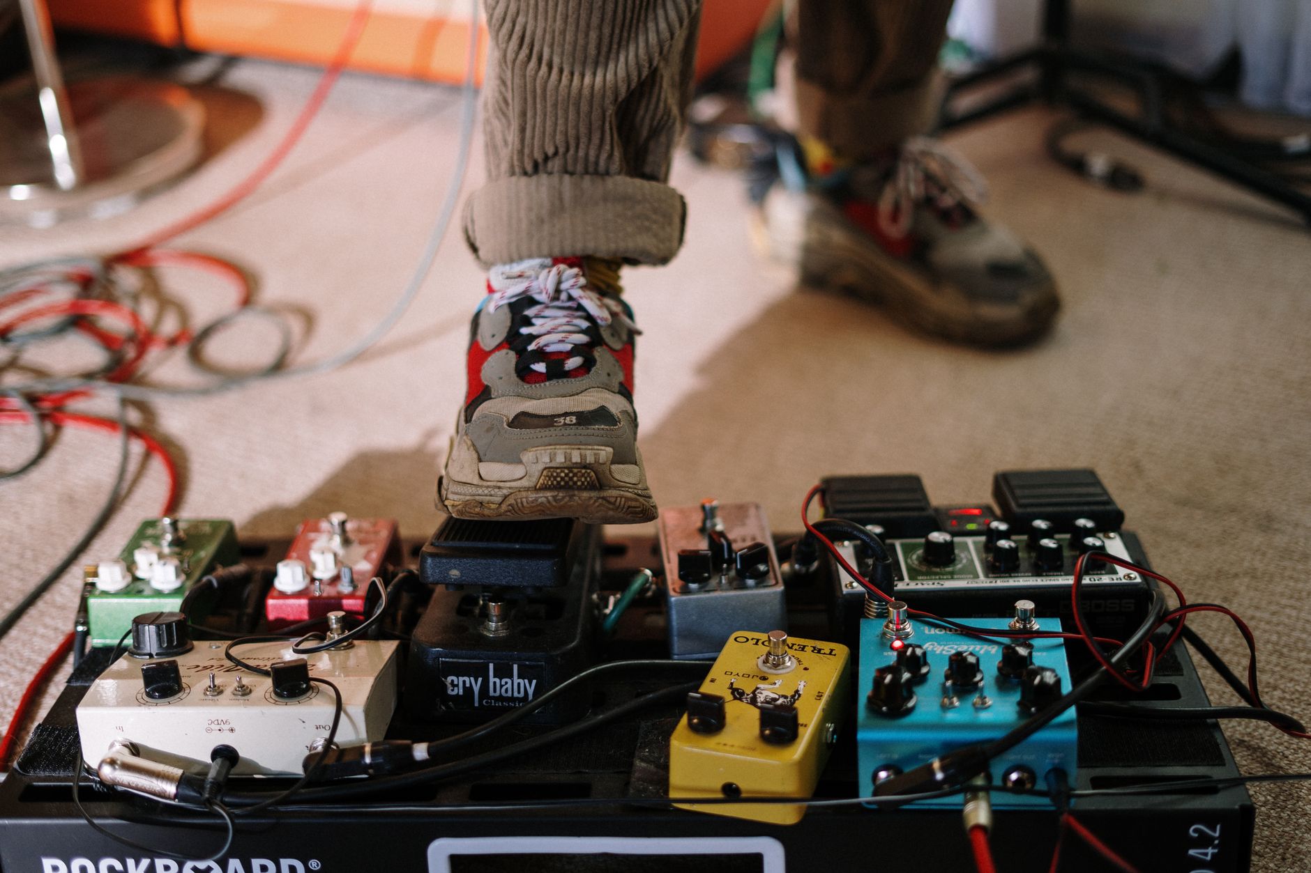 guitar pedals store (Photo: cottonbro studio / Pexels)