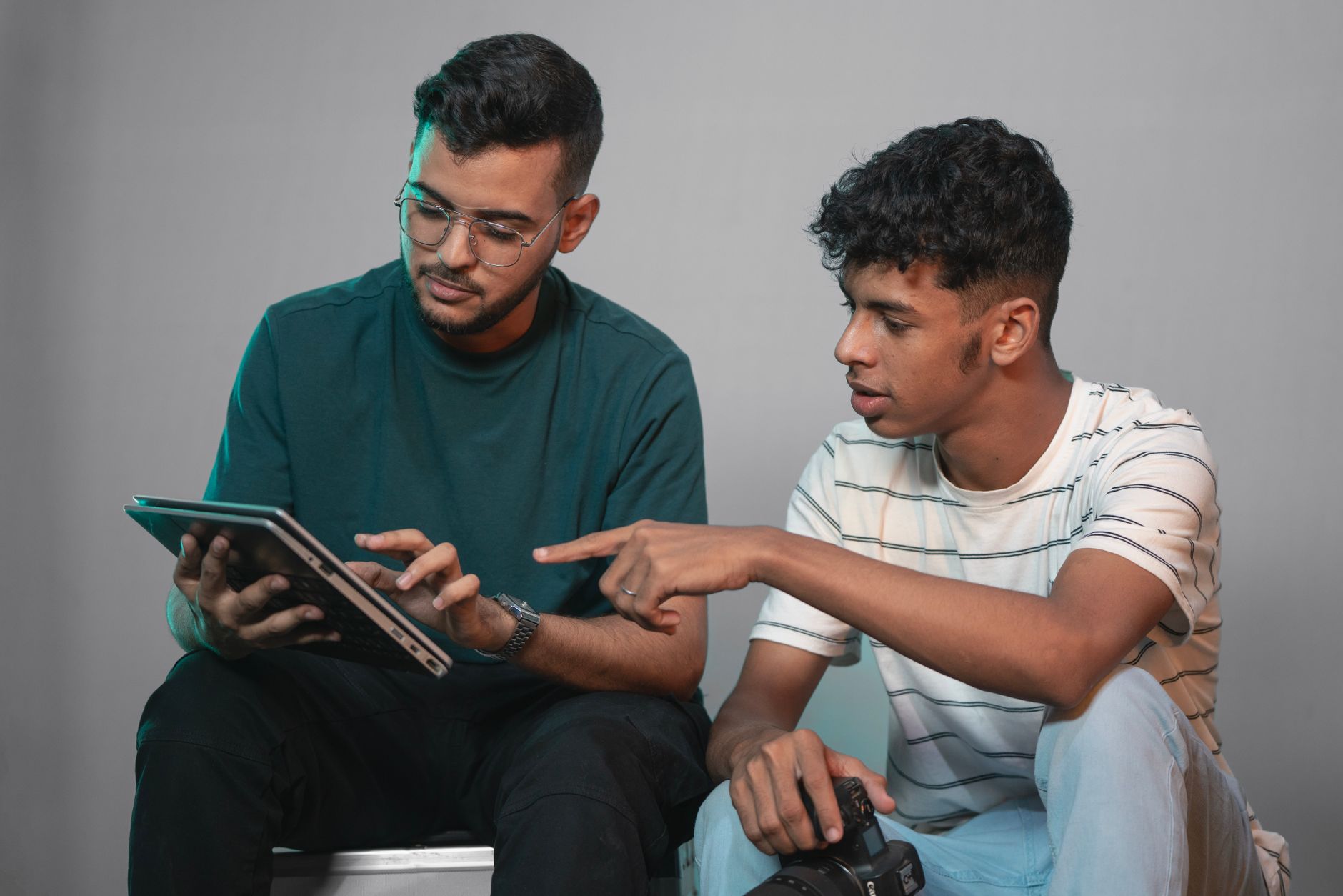 musician feedback discussion (Photo: Ben Khatry / Pexels)
