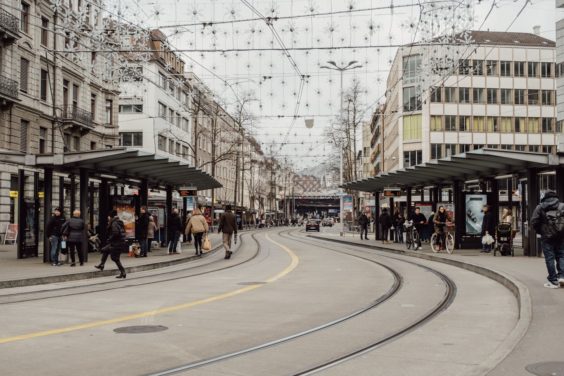 station urban venue street (Photo: Mâide Arslan / Pexels)
