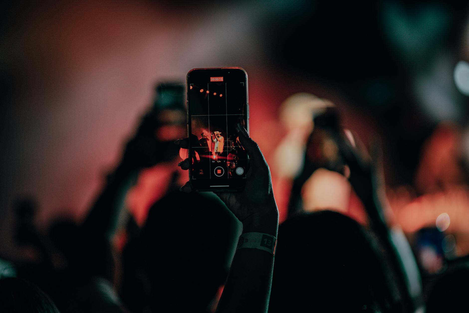 smartphone social media musician hand (Photo: Grish Petrosyan / Pexels)