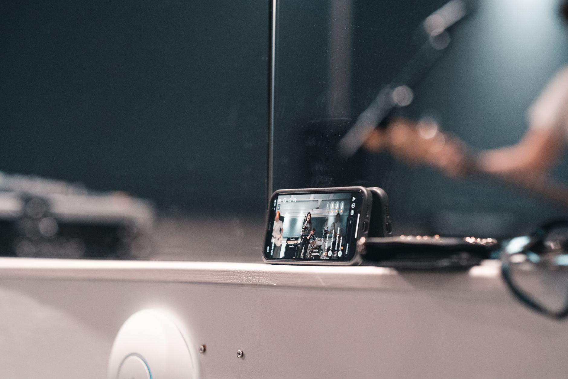 music streaming smartphone musician (Photo: Ben Collins / Pexels)
