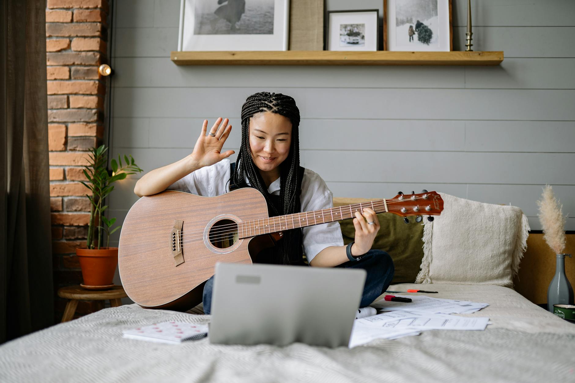 musician laptop fans smile heart (Photo: Yan Krukau / Pexels)