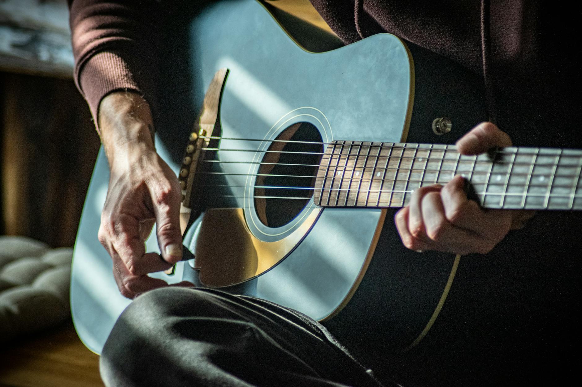 musician acoustic guitar warm light (Photo: Marino Kurunić / Pexels)
