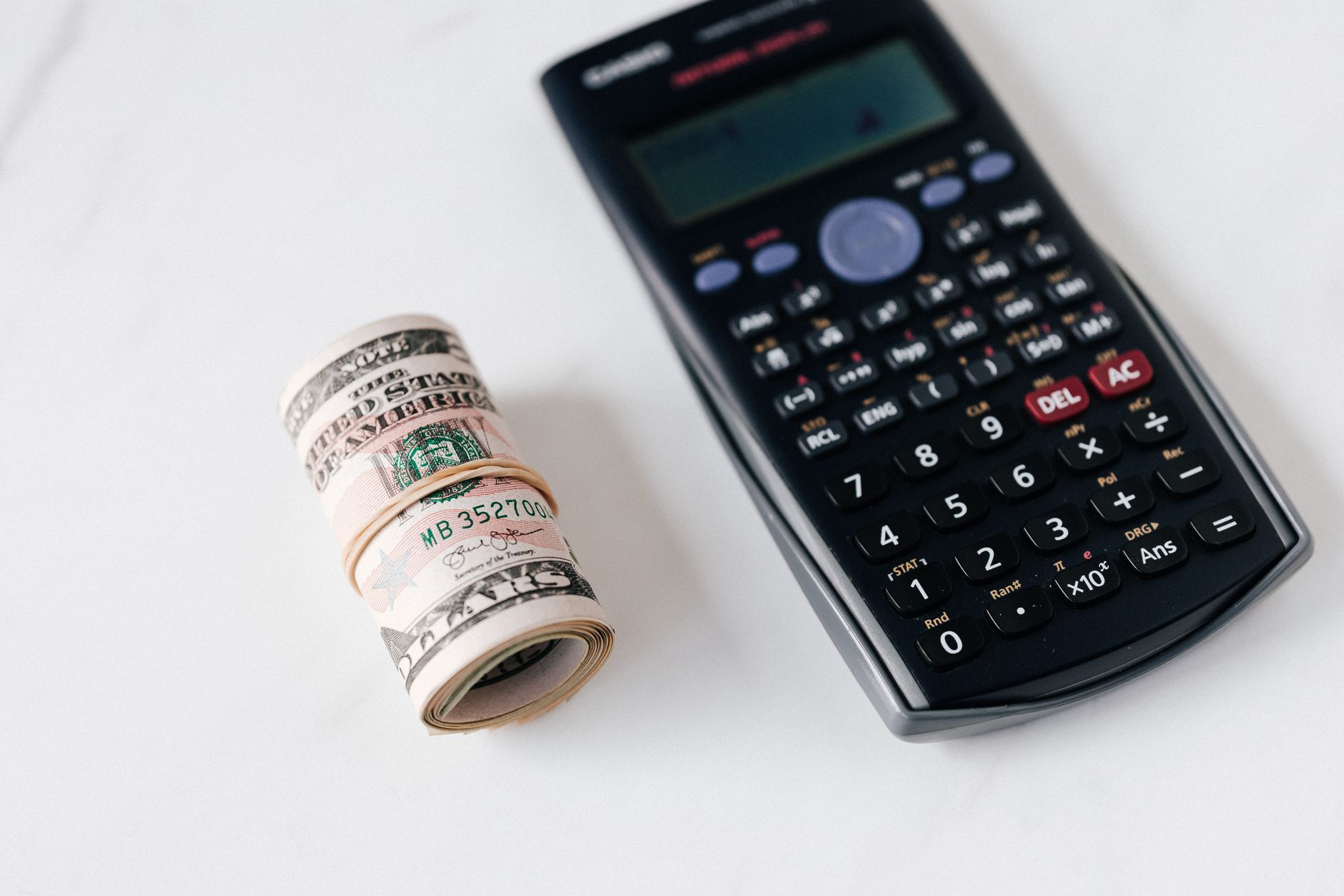 calculator money plans (Photo: www.kaboompics.com / Pexels)