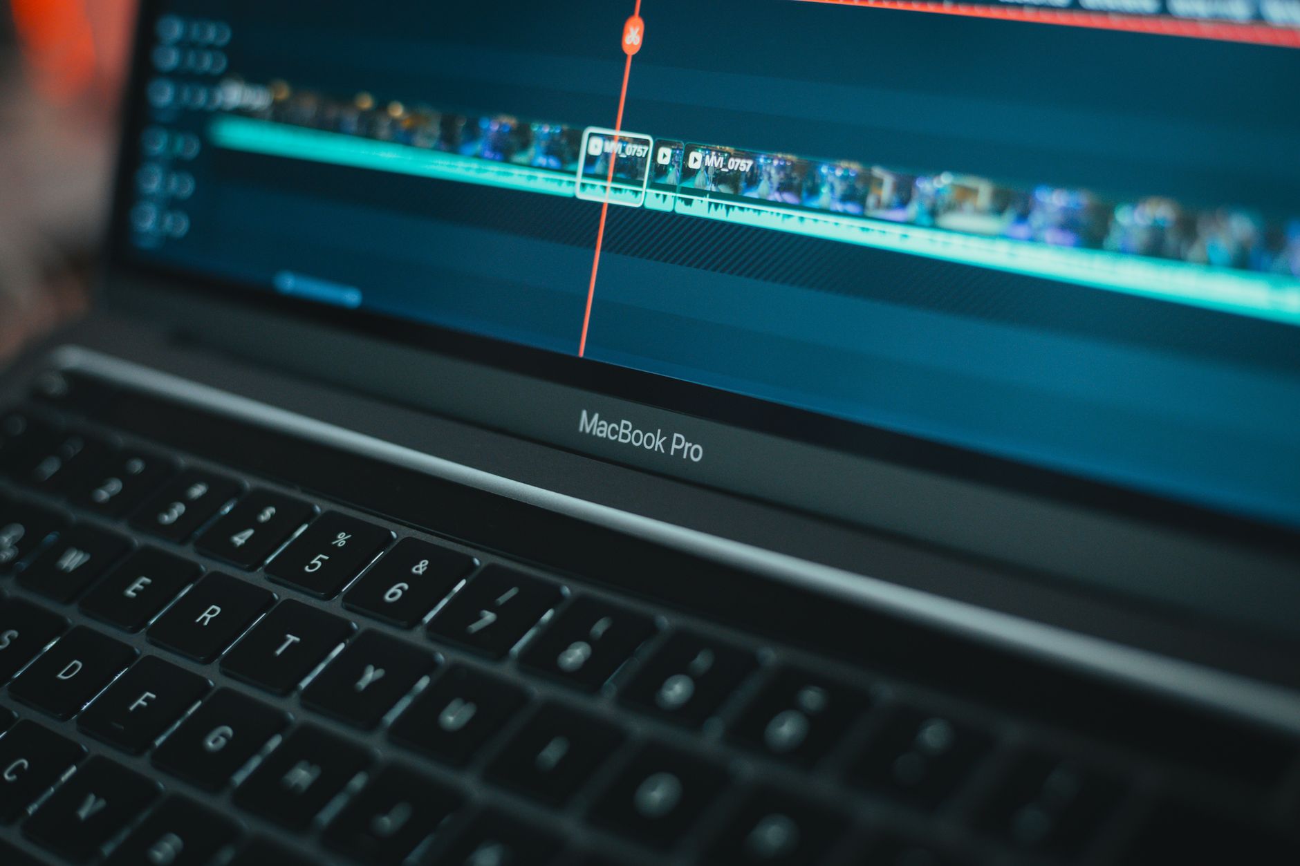 video editing laptop screen (Photo: Moises Caro | Photographer / Pexels)