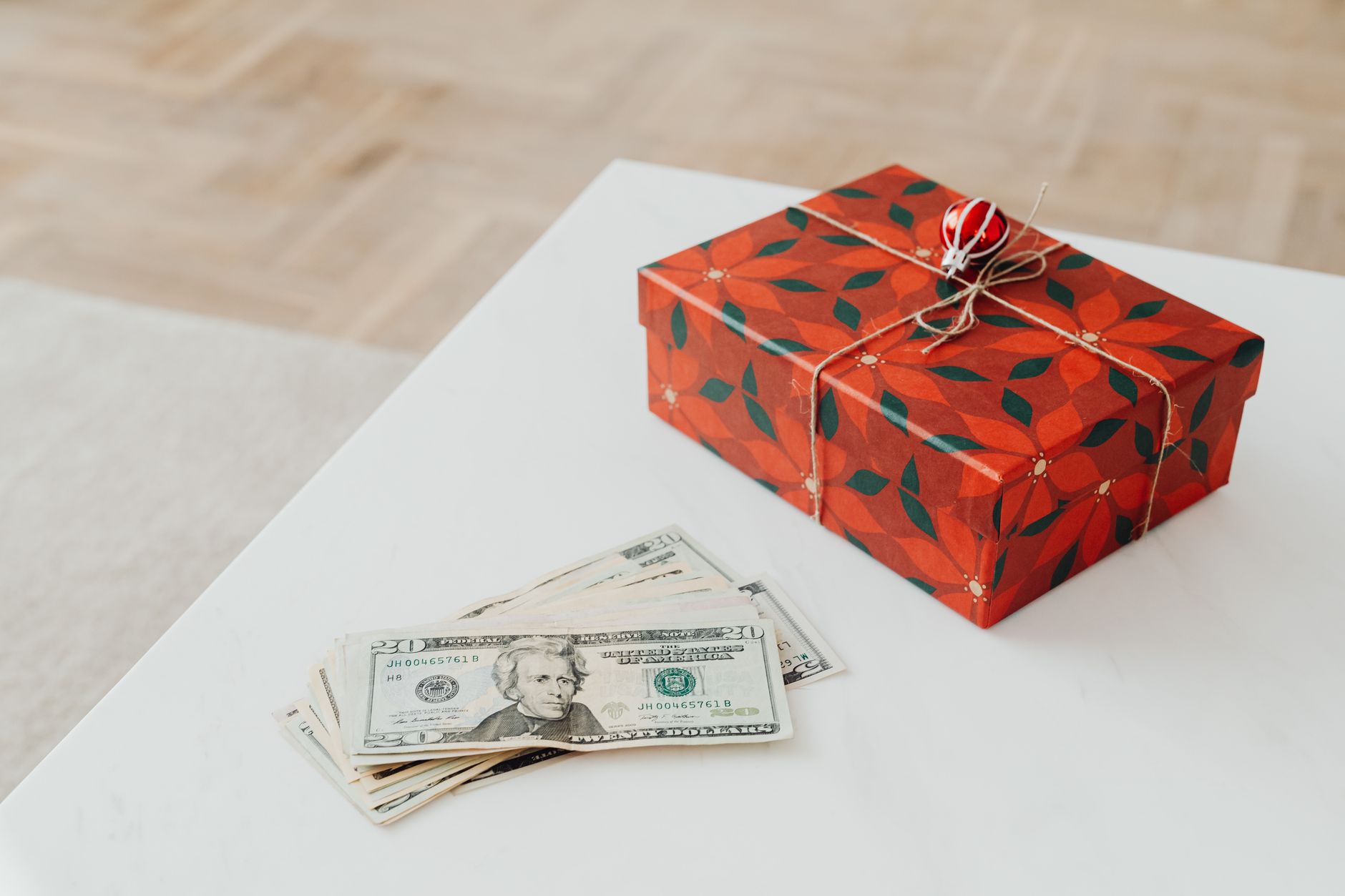 smartphone gift money superchat (Photo: www.kaboompics.com / Pexels)