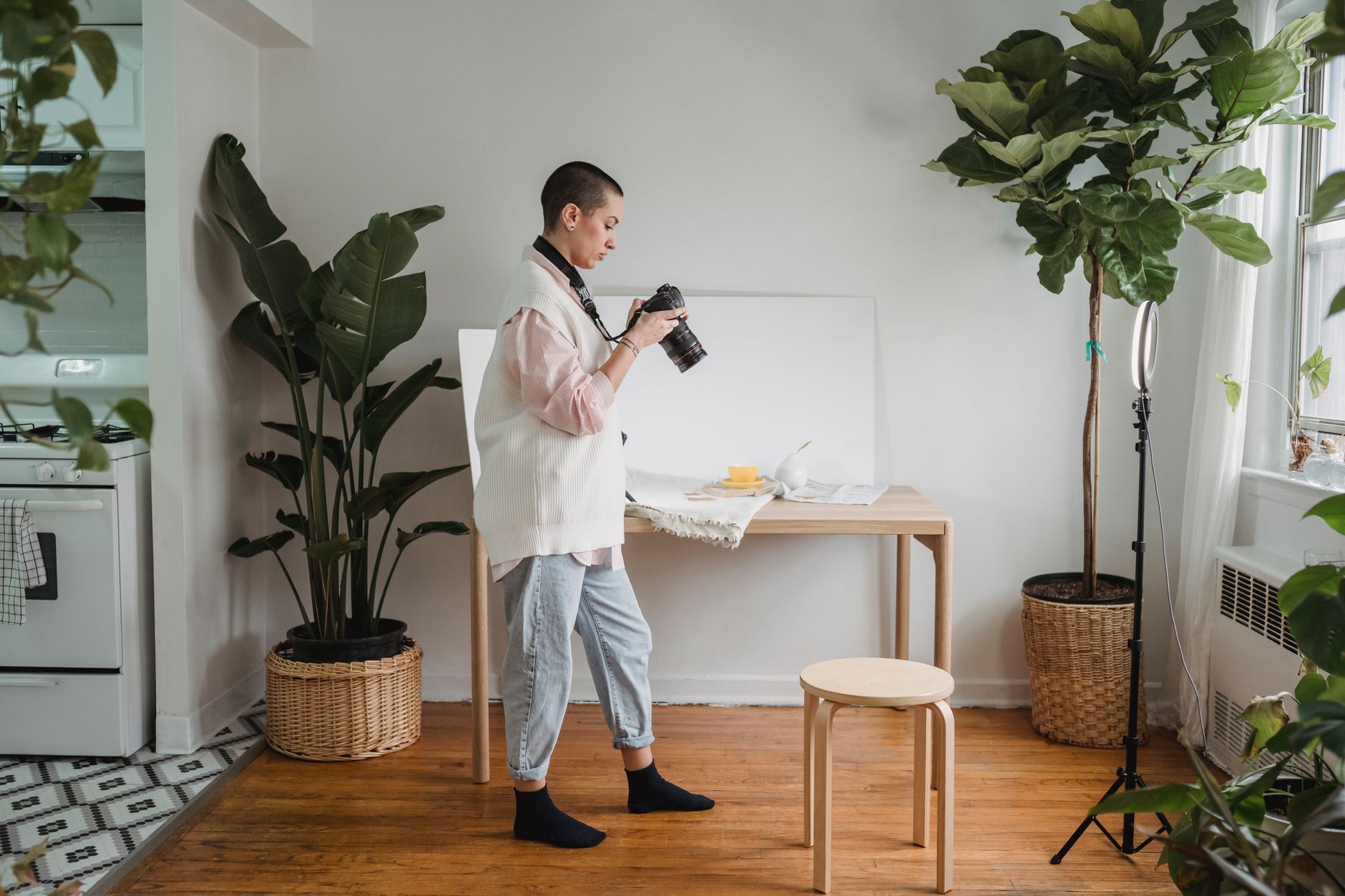 home studio warm light (Photo: George Milton / Pexels)