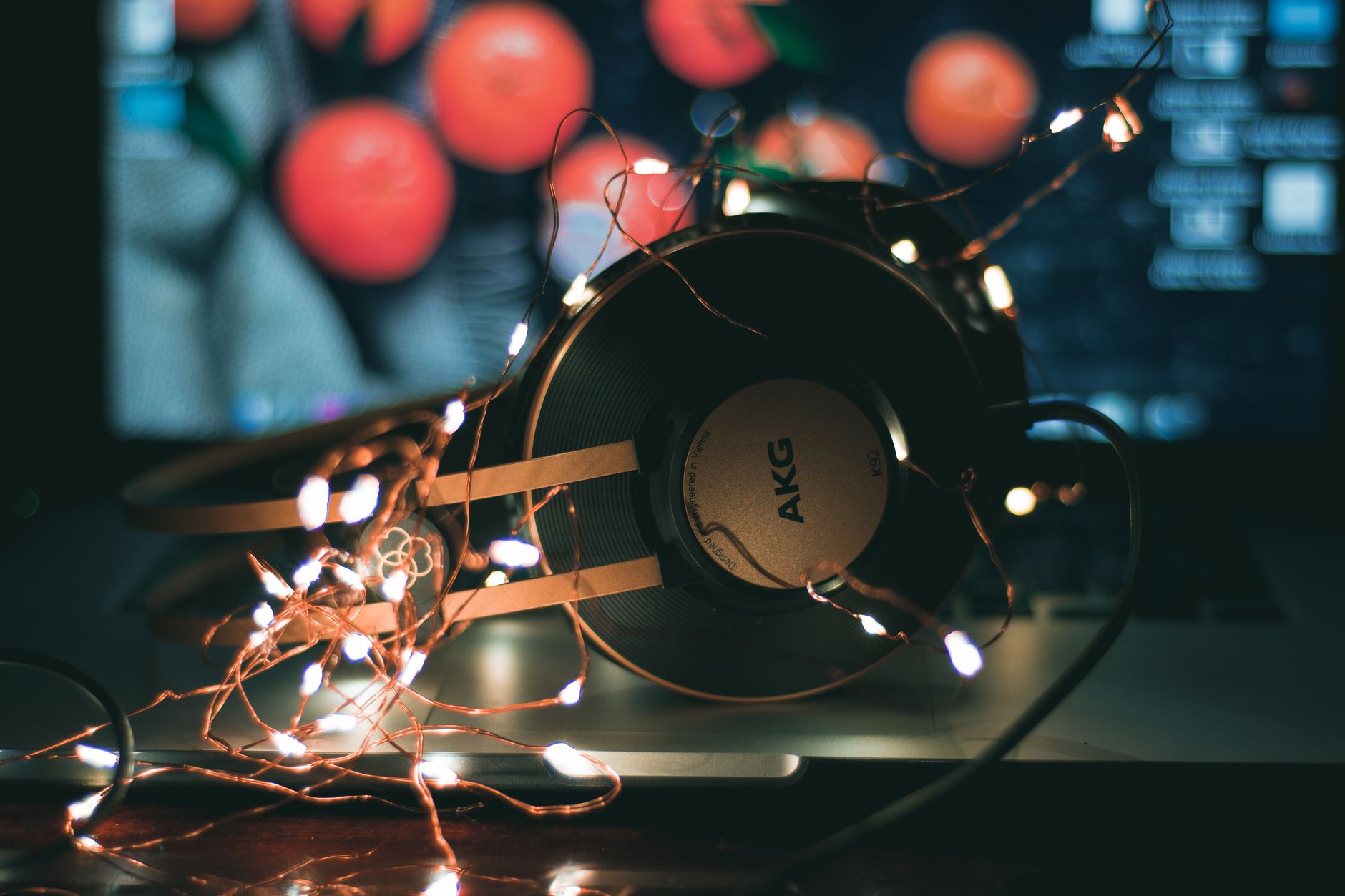 studio music warm light (Photo: Irina Iriser / Pexels)