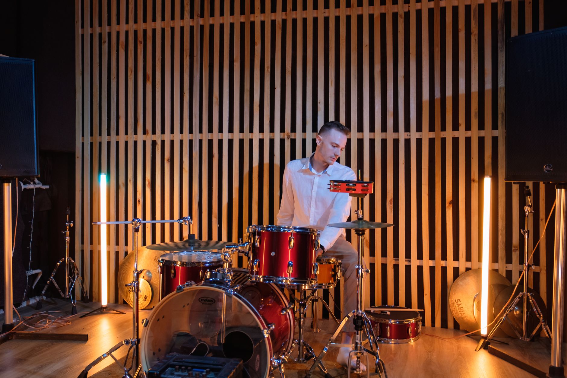 drum kit warm studio light (Photo: Big Bag Films / Pexels)